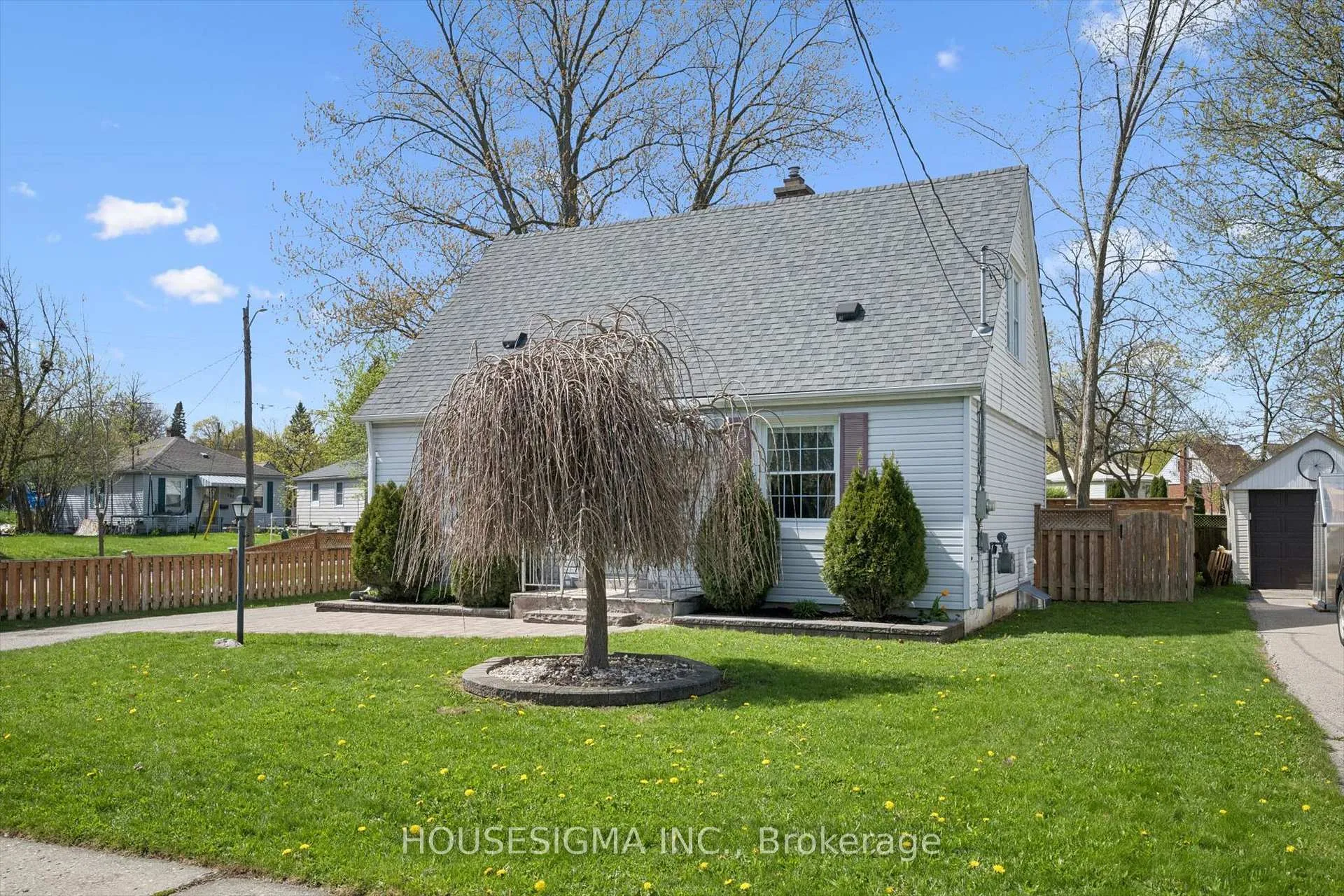 Photo 2 of 46 Seneca Drive, Kitchener — HOMEH