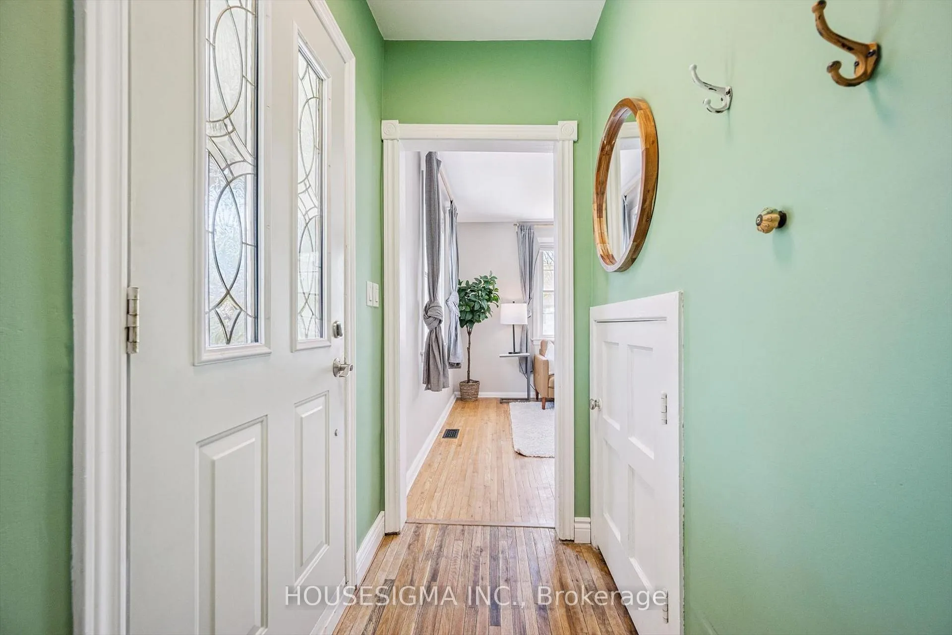 Photo 8 of 46 Seneca Drive, Kitchener — HOMEH