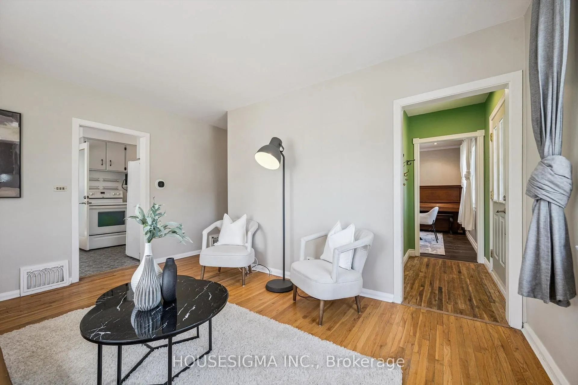 Photo 10 of 46 Seneca Drive, Kitchener — HOMEH