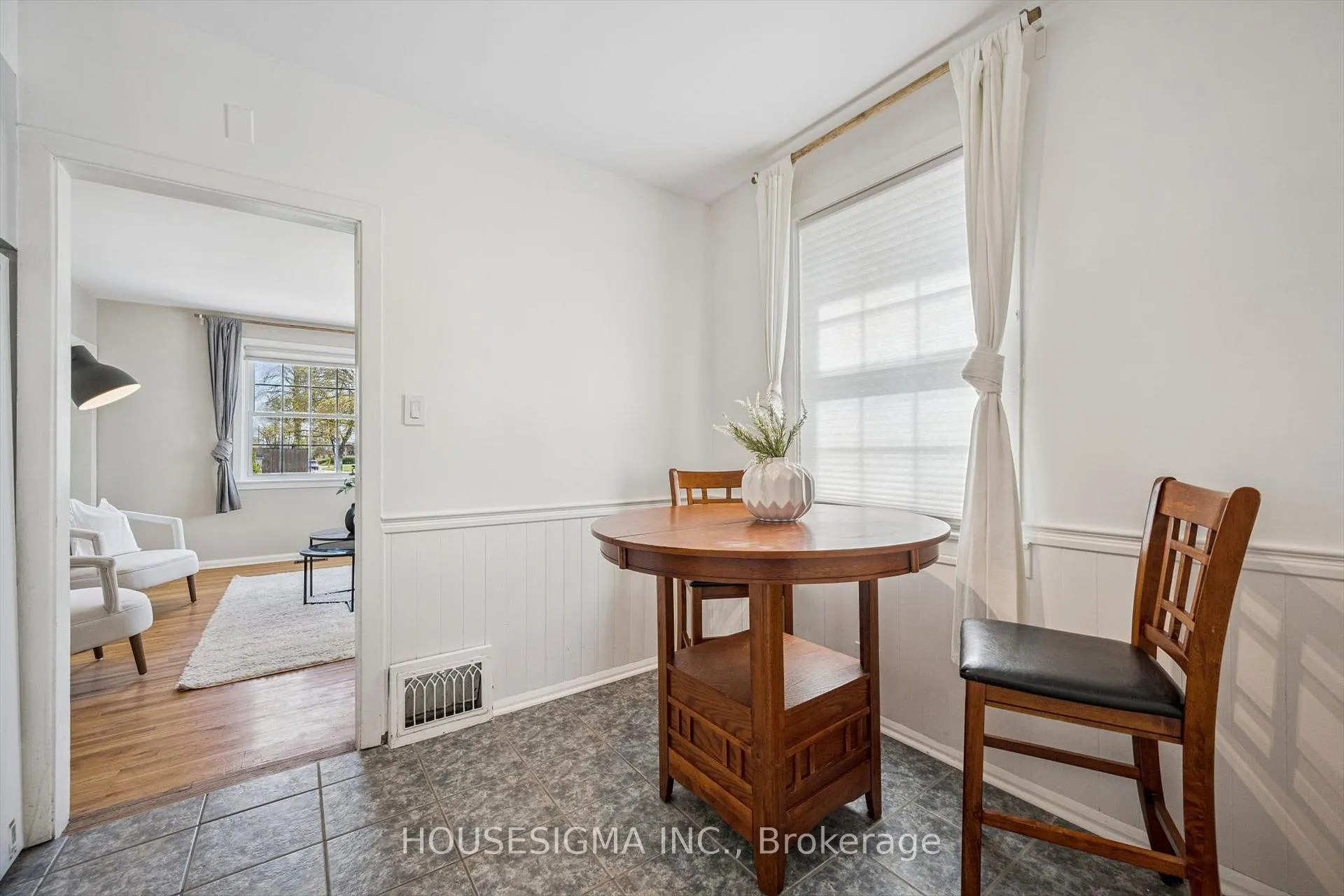 Photo 15 of 46 Seneca Drive, Kitchener — HOMEH