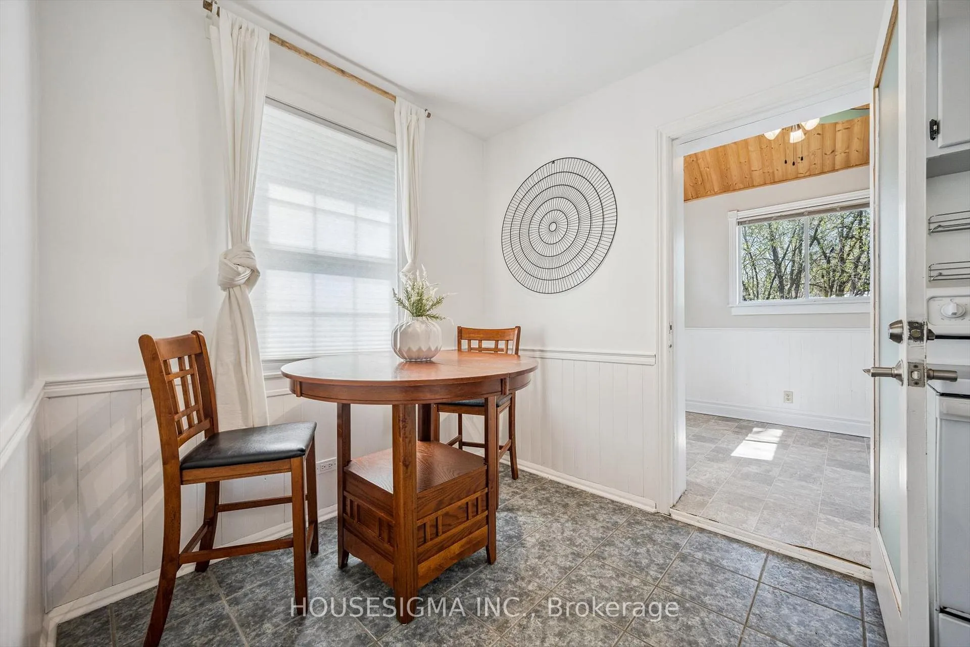 Photo 16 of 46 Seneca Drive, Kitchener — HOMEH