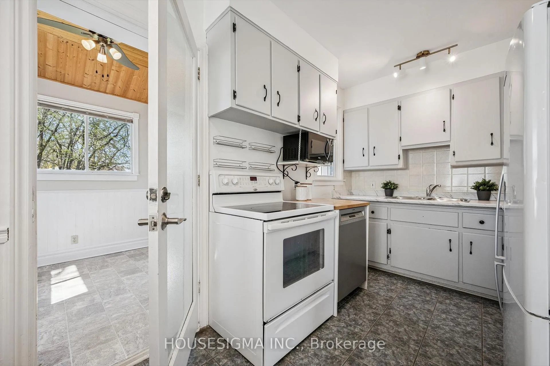 Photo 17 of 46 Seneca Drive, Kitchener — HOMEH