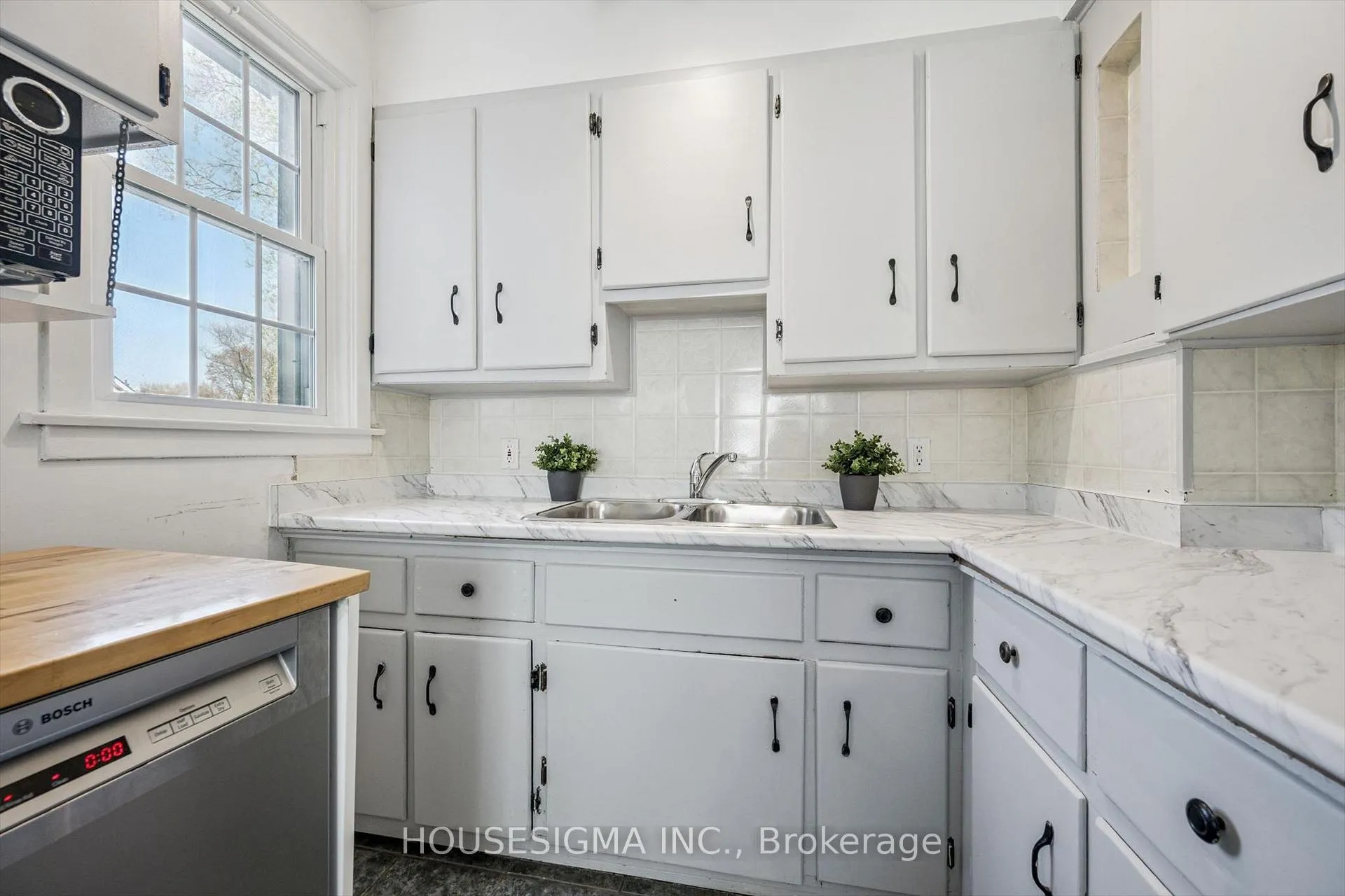 Photo 19 of 46 Seneca Drive, Kitchener — HOMEH