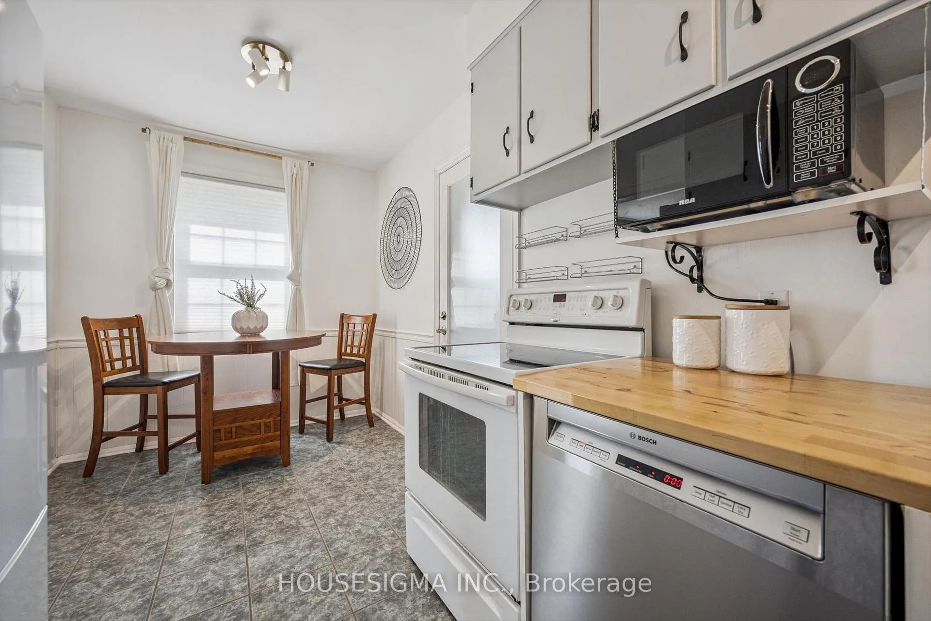 Photo 20 of 46 Seneca Drive, Kitchener — HOMEH