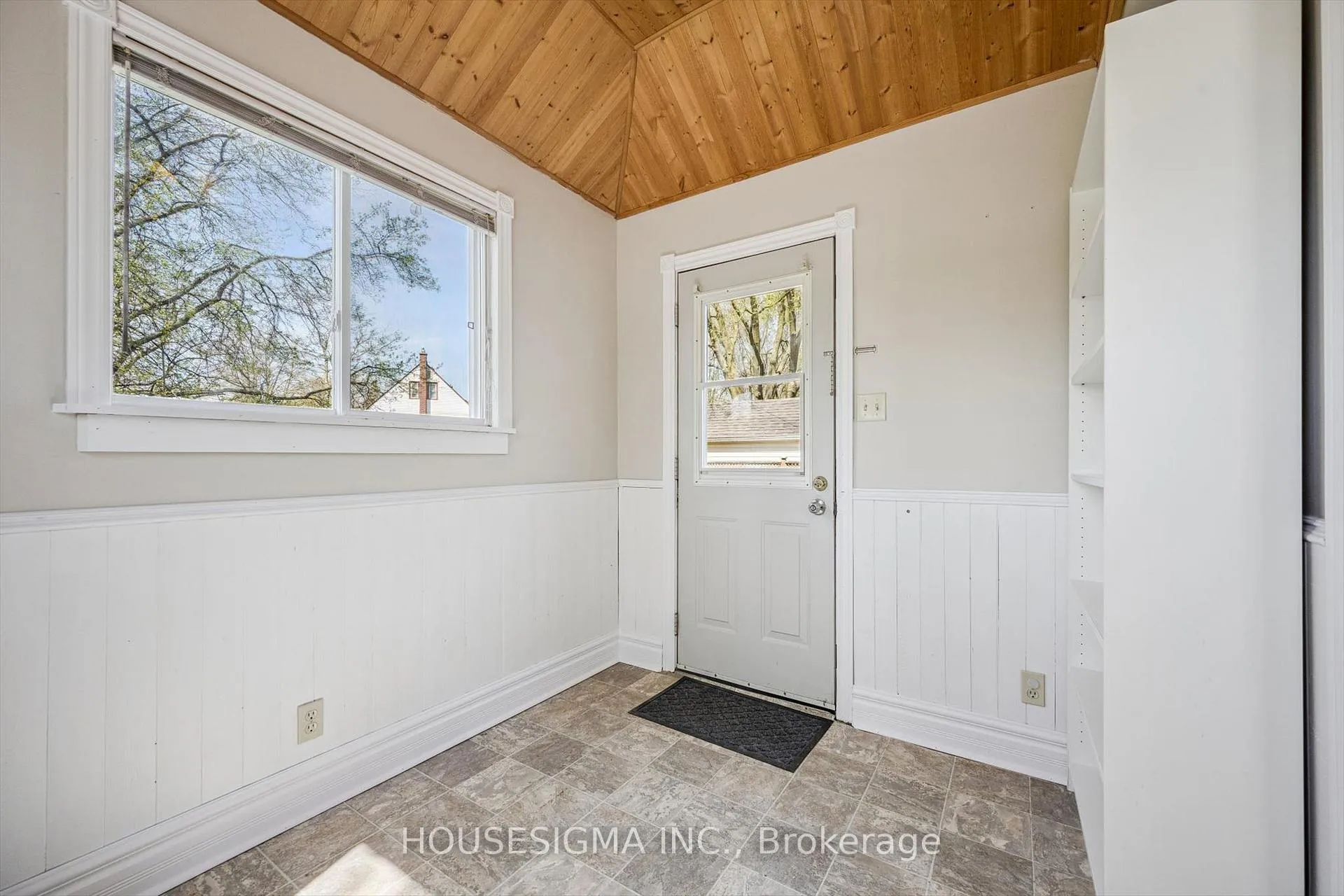 Photo 21 of 46 Seneca Drive, Kitchener — HOMEH