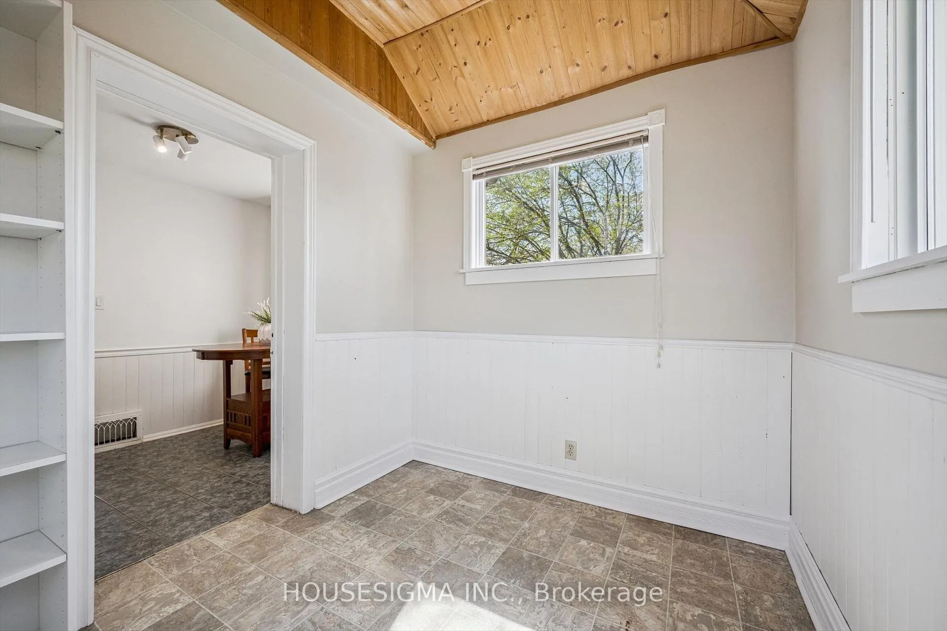 Photo 22 of 46 Seneca Drive, Kitchener — HOMEH