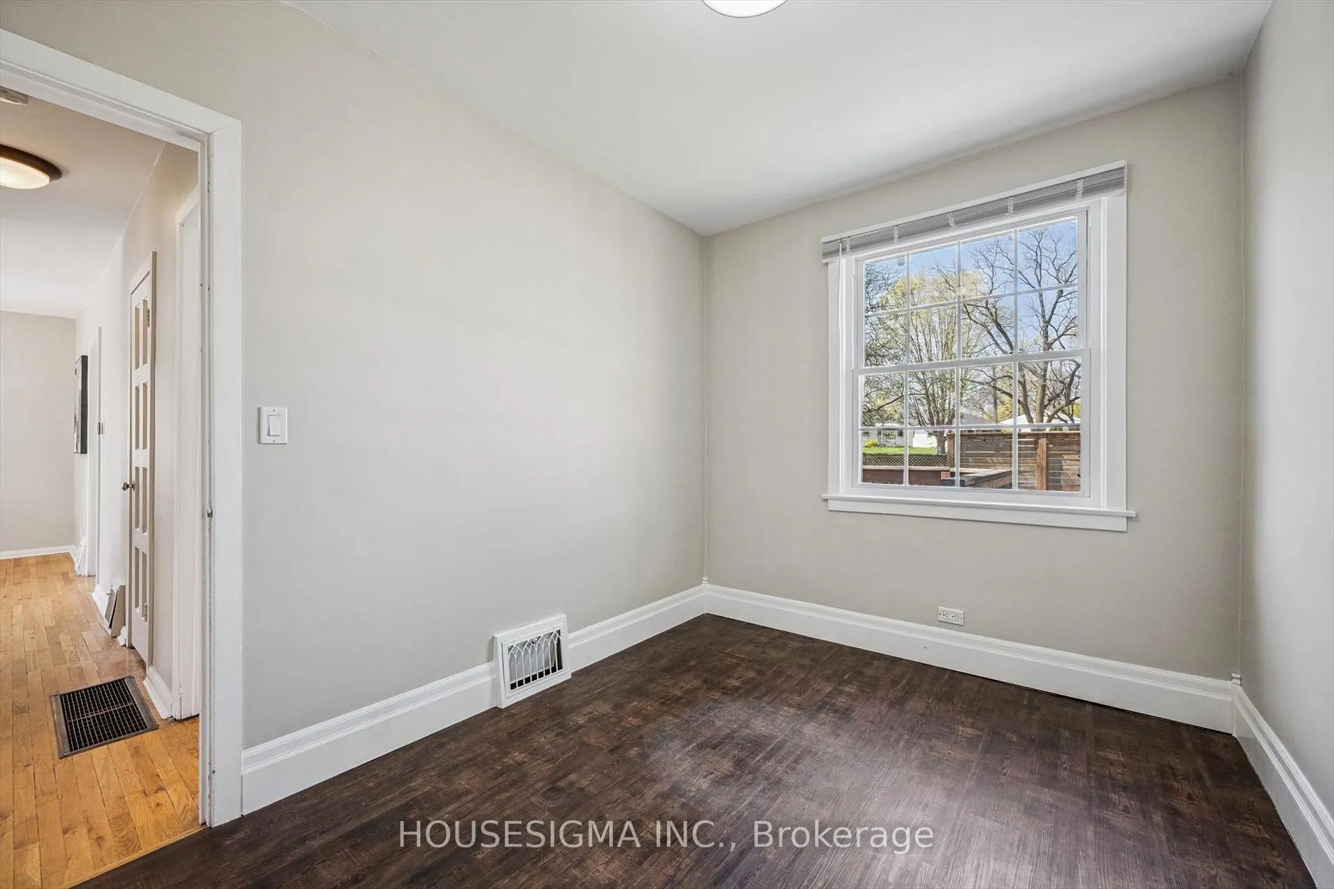 Photo 25 of 46 Seneca Drive, Kitchener — HOMEH