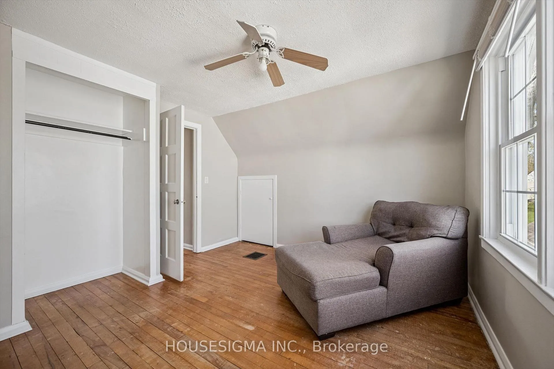 Photo 31 of 46 Seneca Drive, Kitchener — HOMEH
