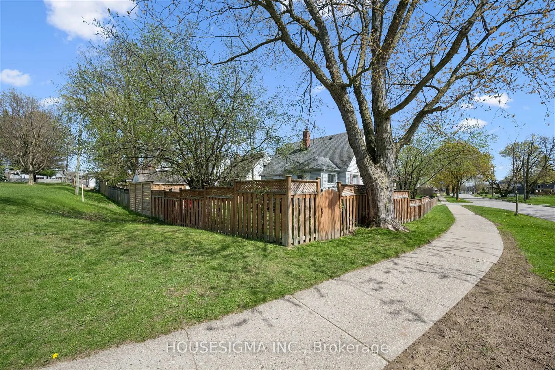 Photo 41 of 46 Seneca Drive, Kitchener — HOMEH