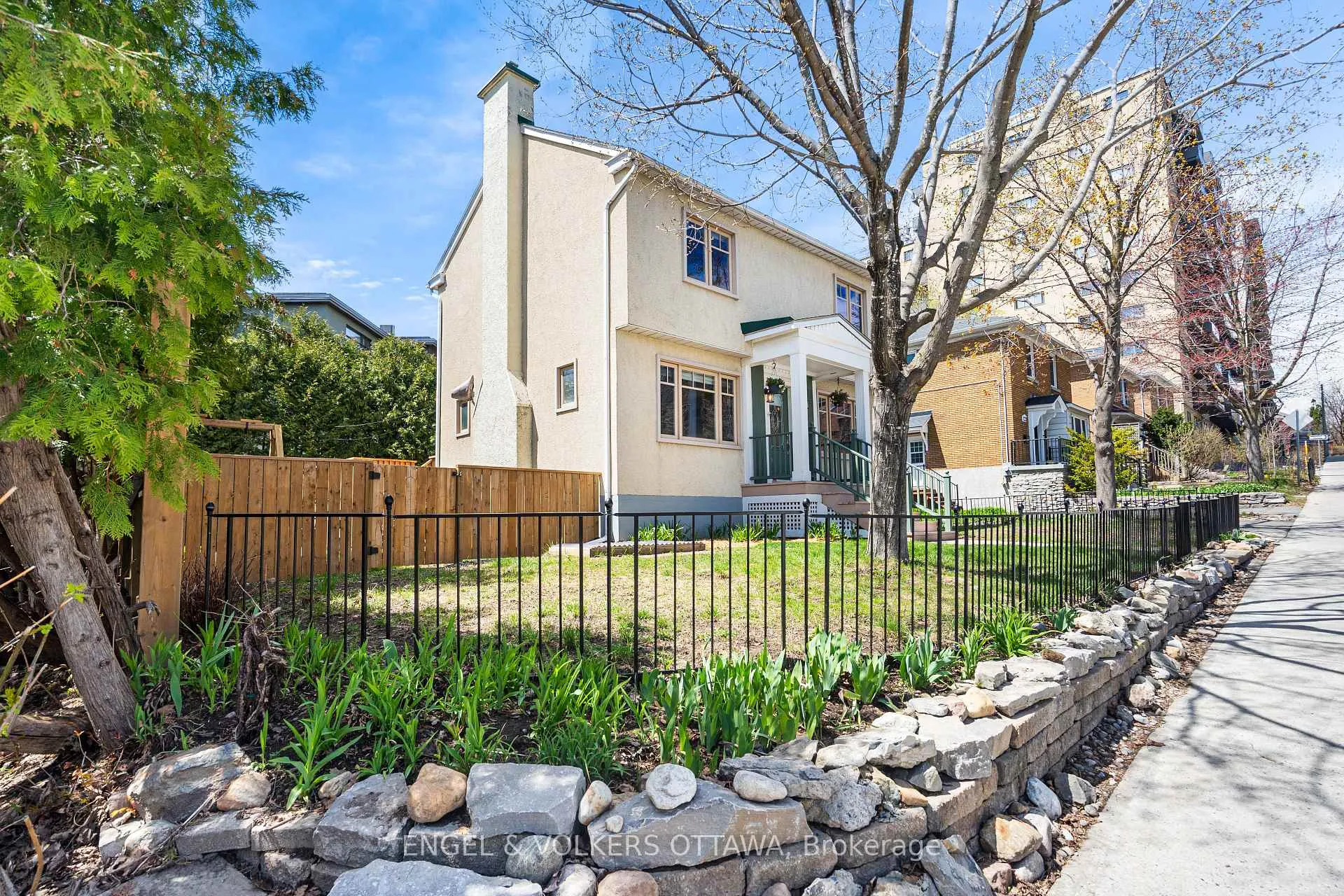 Photo 4 of 112 Springfield Road, Ottawa, Lindenlea — HOMEH
