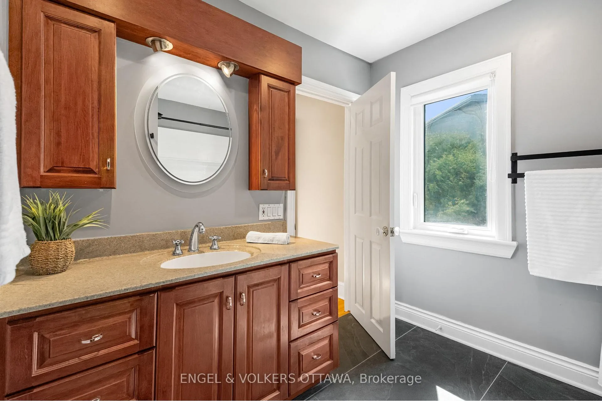 Photo 36 of 112 Springfield Road, Ottawa, Lindenlea — HOMEH