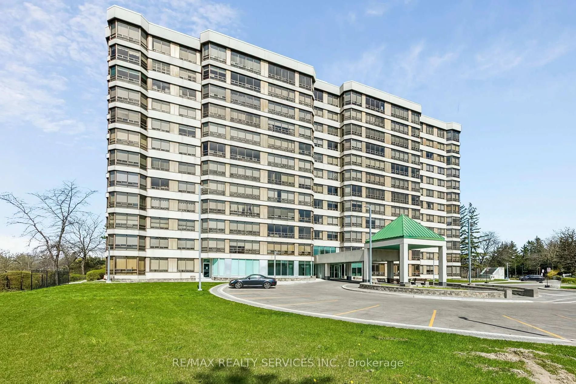 Photo 2 of Unit 1108, 320 Mill Street S, Brampton, Brampton South — HOMEH