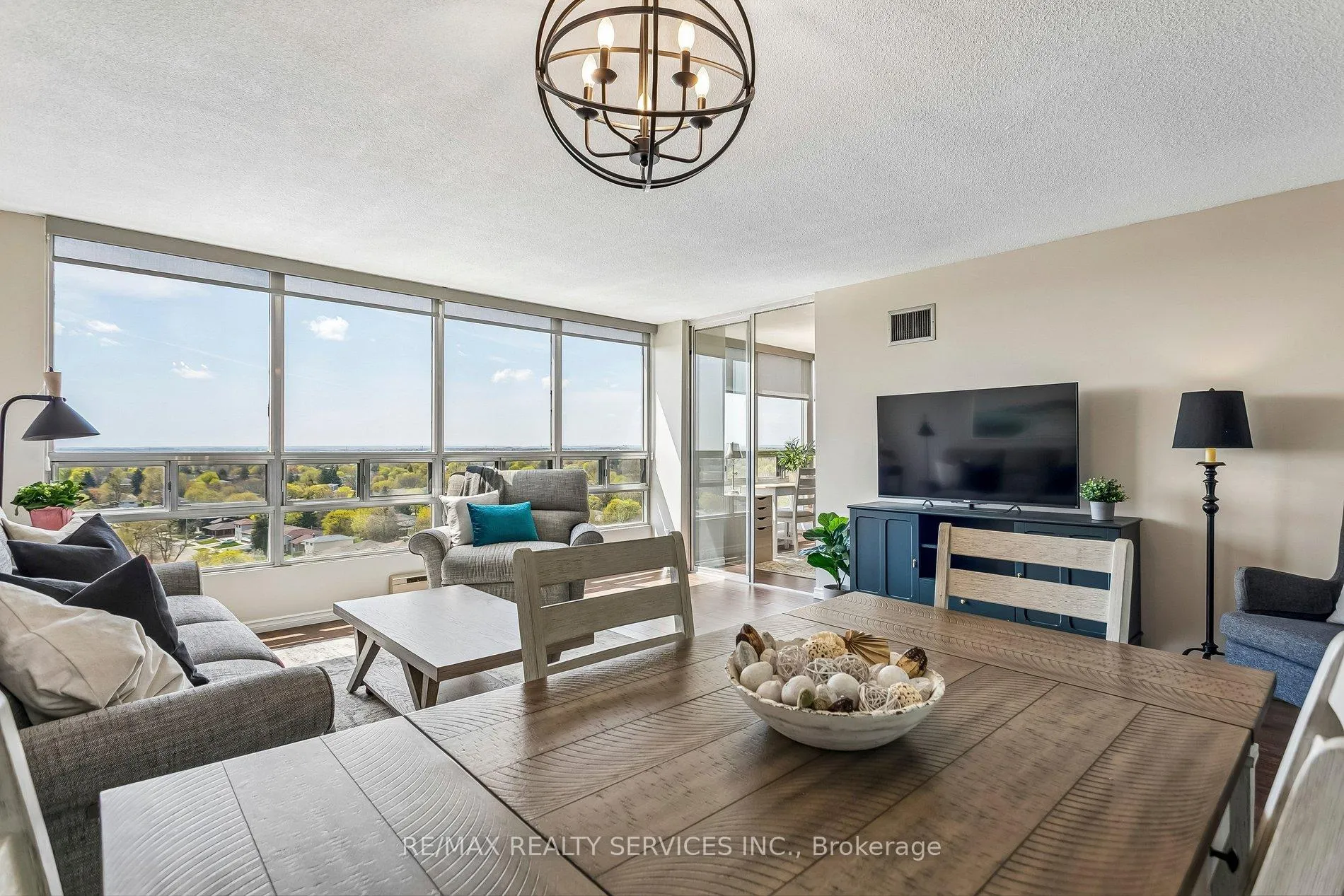 Photo 6 of Unit 1108, 320 Mill Street S, Brampton, Brampton South — HOMEH