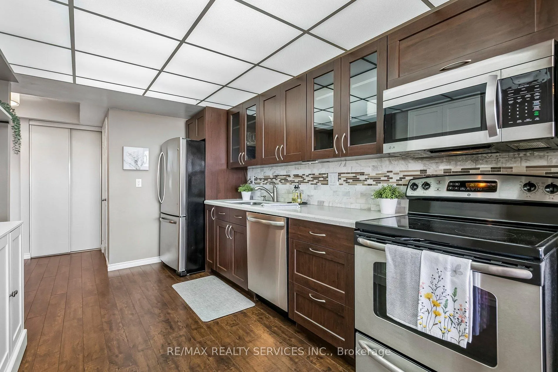 Photo 11 of Unit 1108, 320 Mill Street S, Brampton, Brampton South — HOMEH