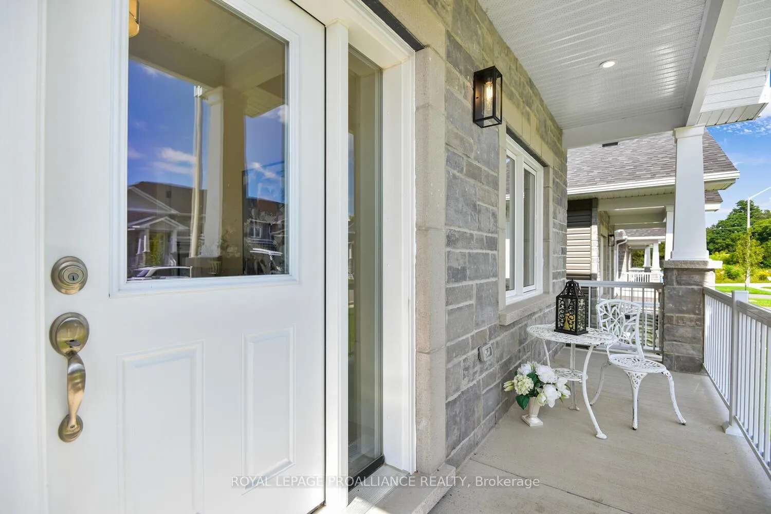 Photo 5 of 33 Douglas Marshall Crescent, Brockville — HOMEH