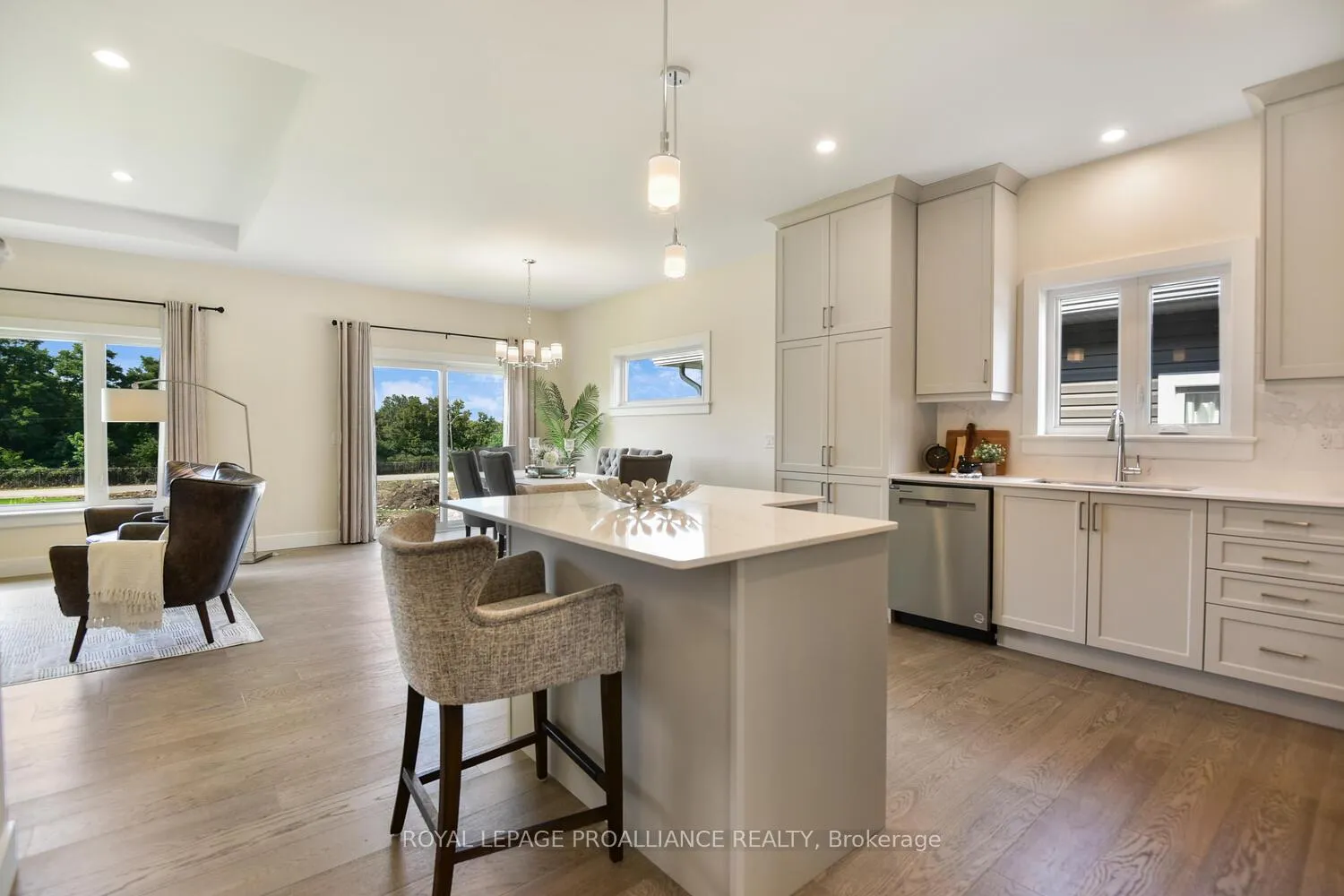 Photo 10 of 33 Douglas Marshall Crescent, Brockville — HOMEH