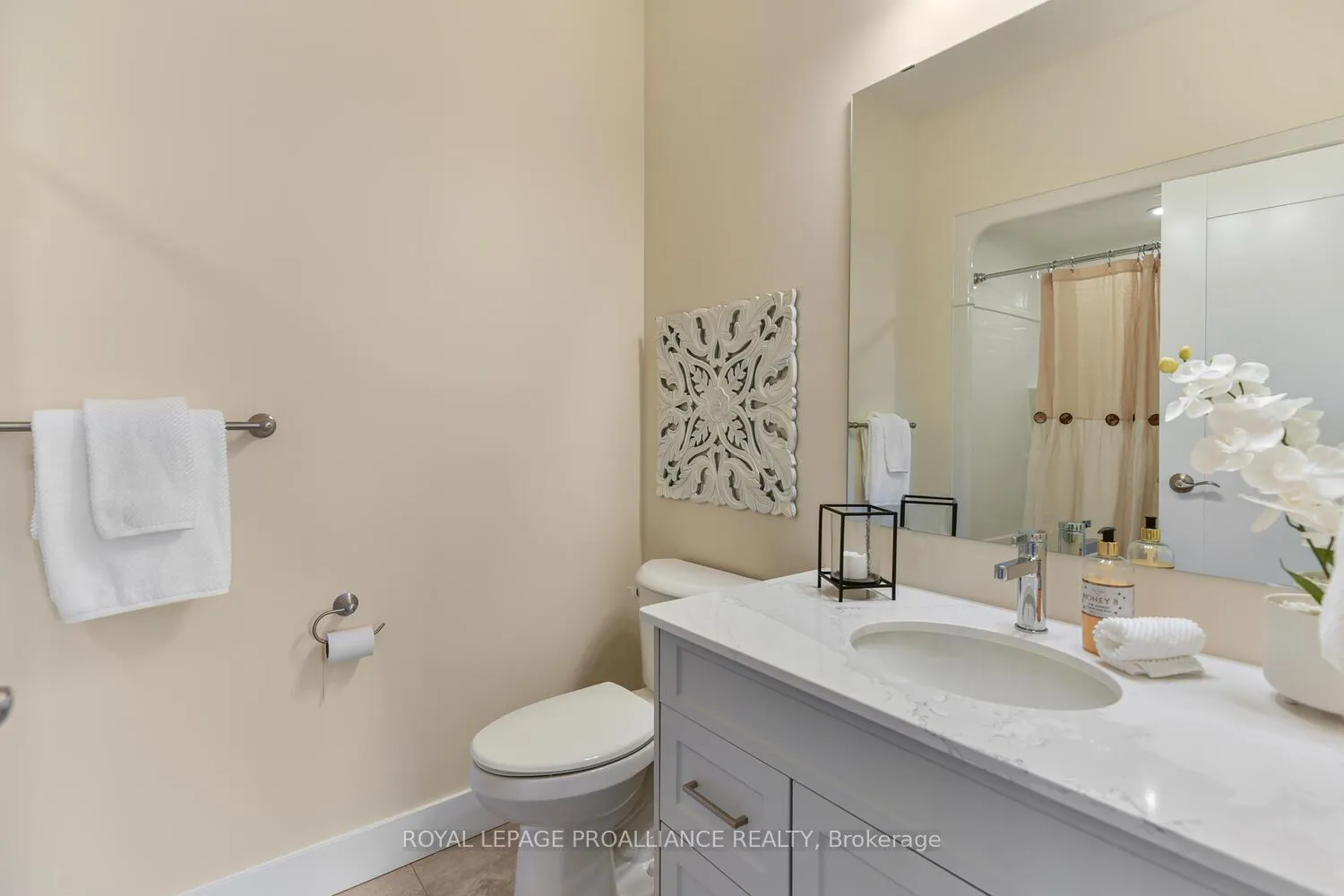 Photo 21 of 33 Douglas Marshall Crescent, Brockville — HOMEH