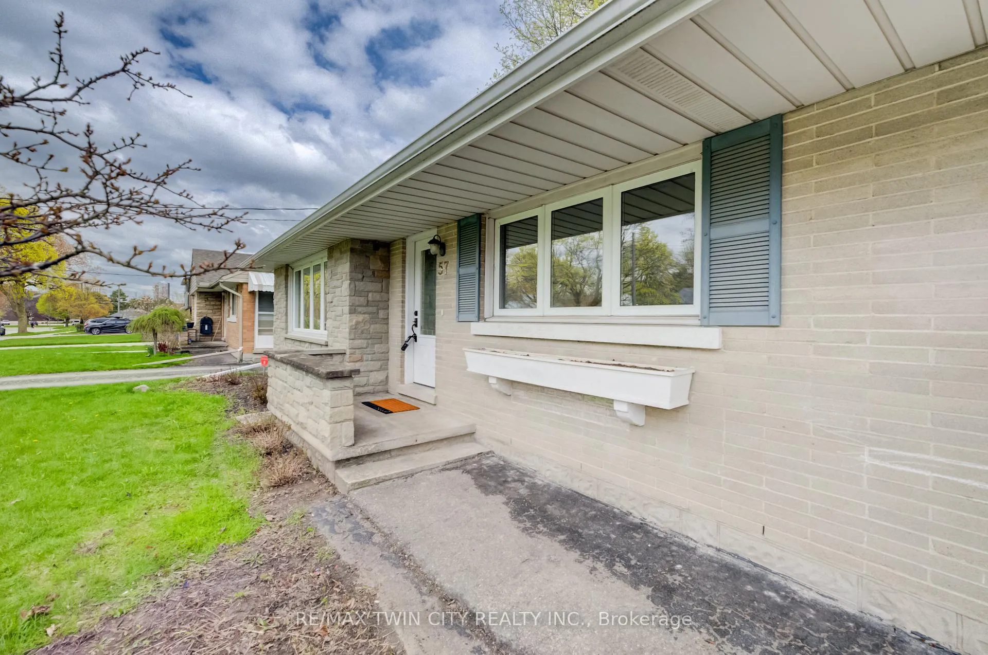 Photo 3 of 57 Jack Avenue, Kitchener — HOMEH