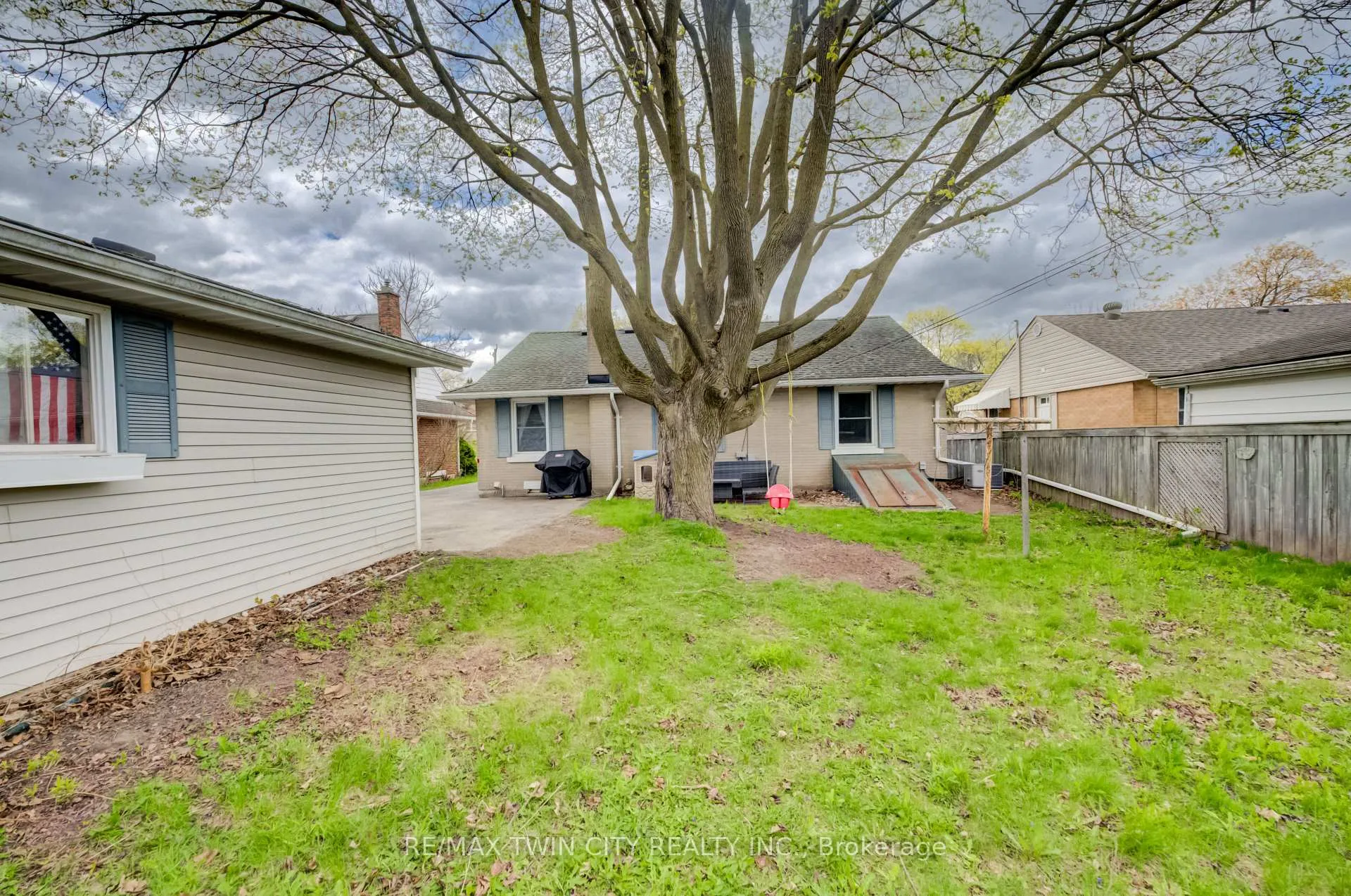 Photo 24 of 57 Jack Avenue, Kitchener — HOMEH