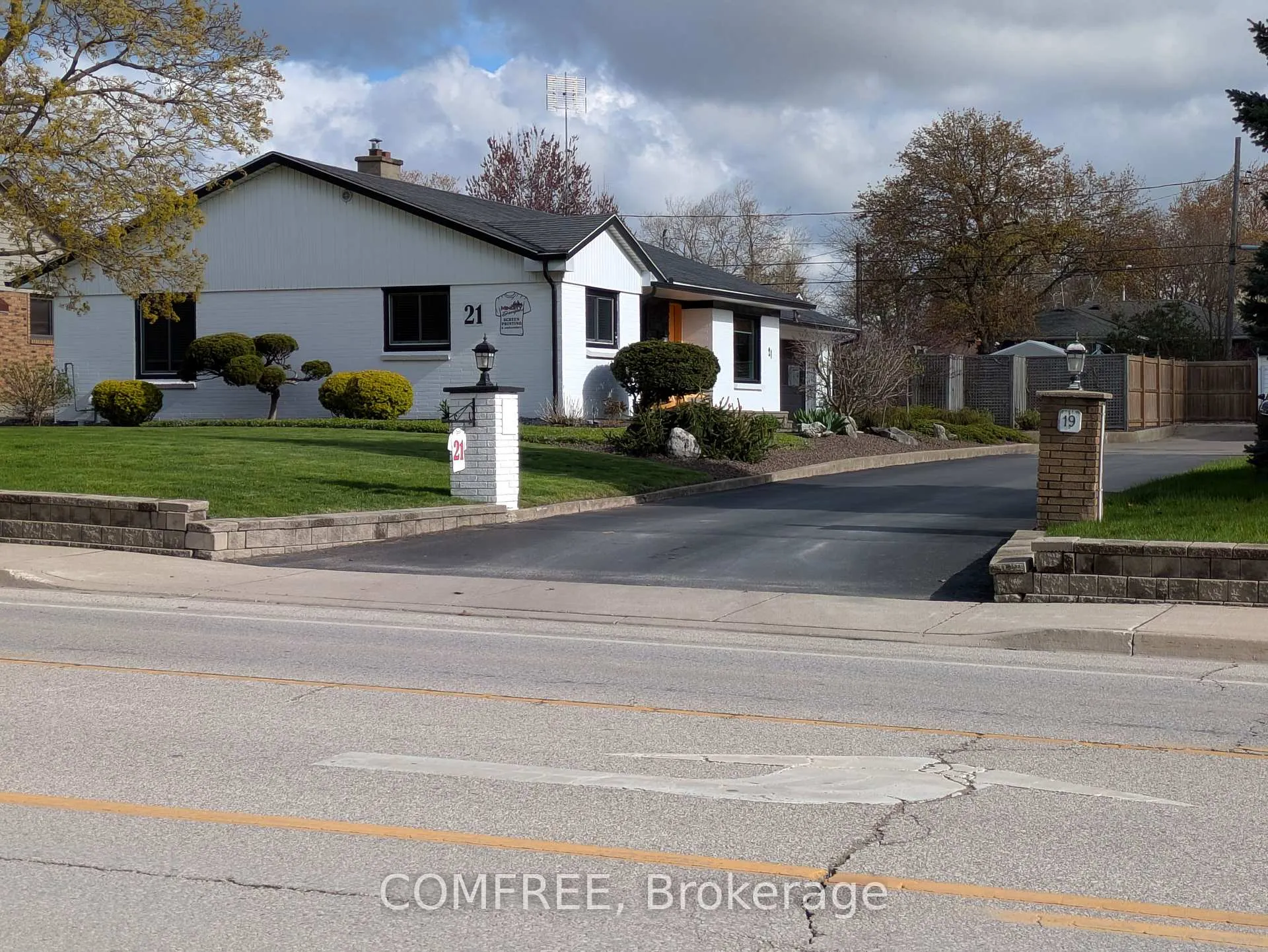 Photo 1 of 21 Seacliff Drive W, Leamington — HOMEH