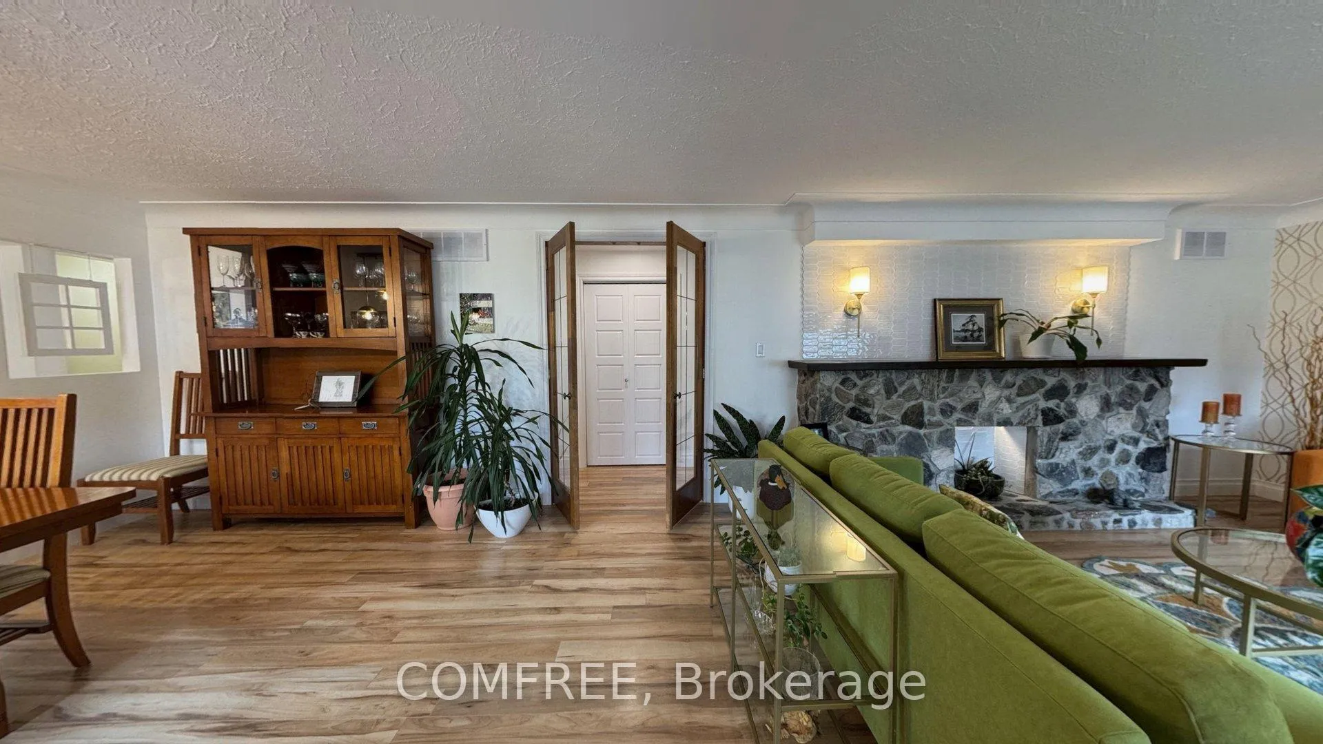 Photo 6 of 21 Seacliff Drive W, Leamington — HOMEH