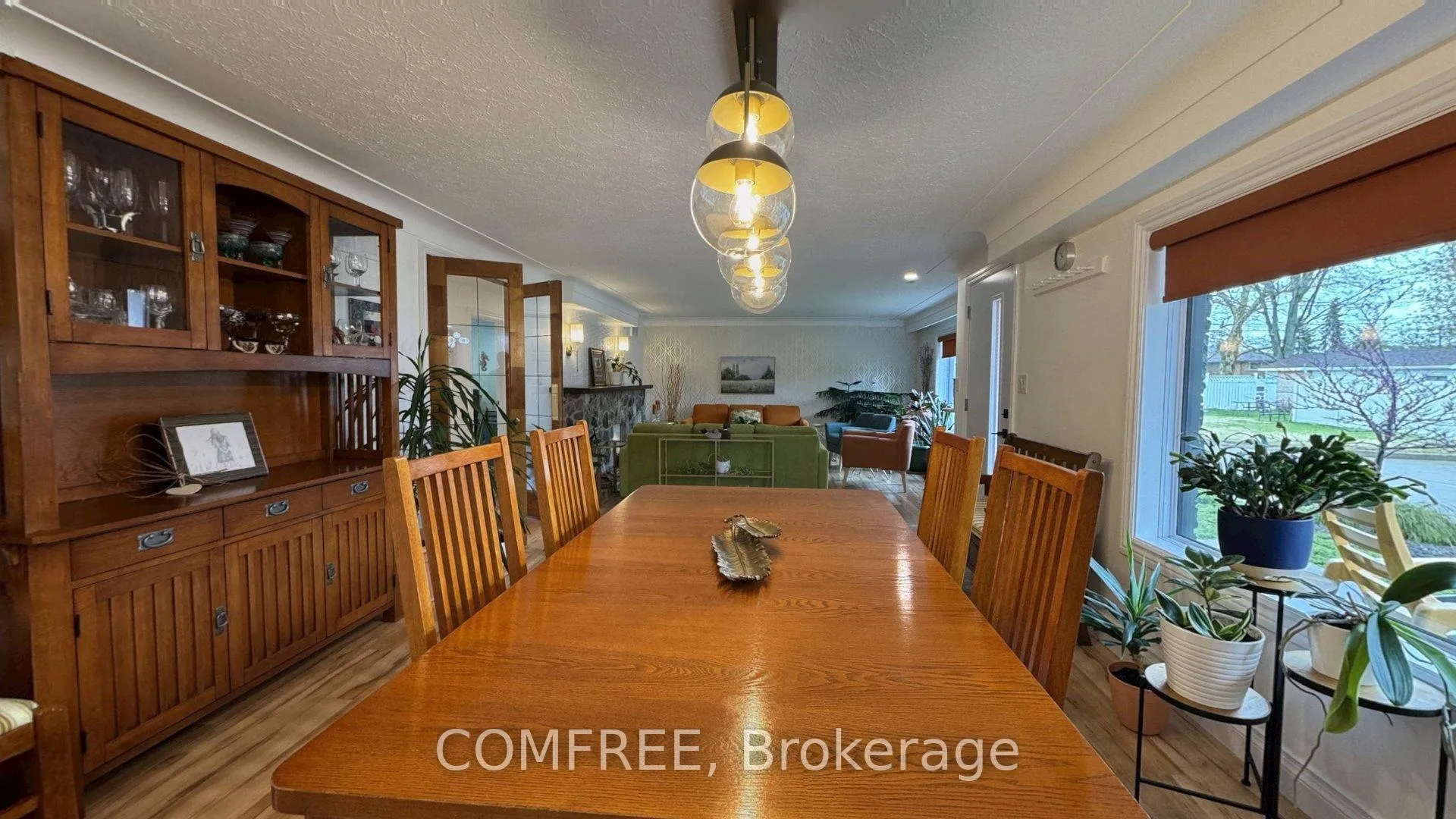 Photo 11 of 21 Seacliff Drive W, Leamington — HOMEH