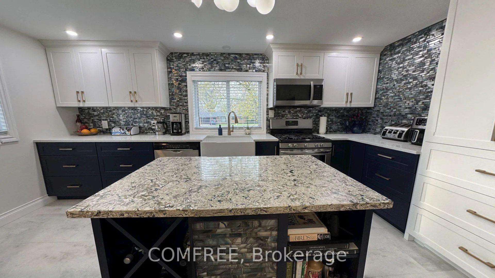 Photo 12 of 21 Seacliff Drive W, Leamington — HOMEH