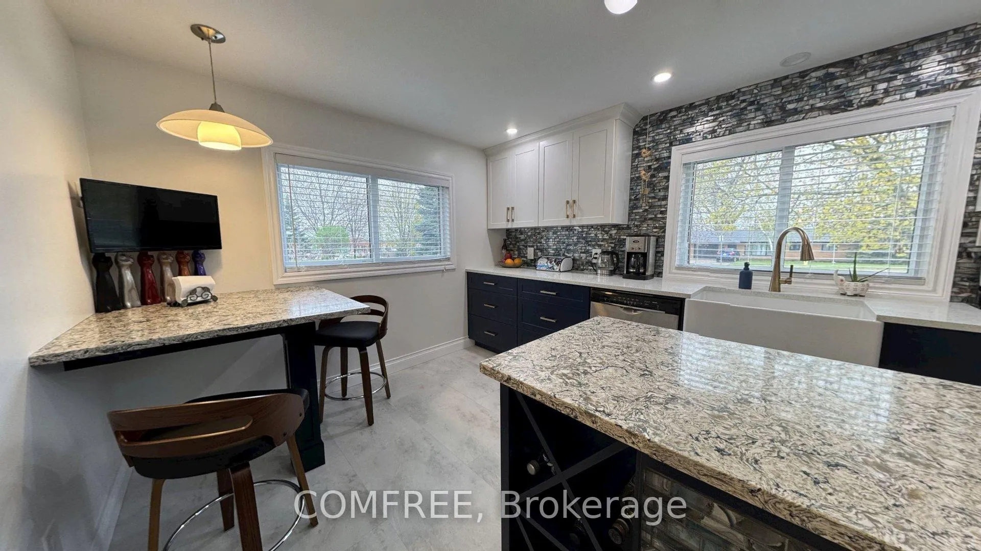 Photo 13 of 21 Seacliff Drive W, Leamington — HOMEH