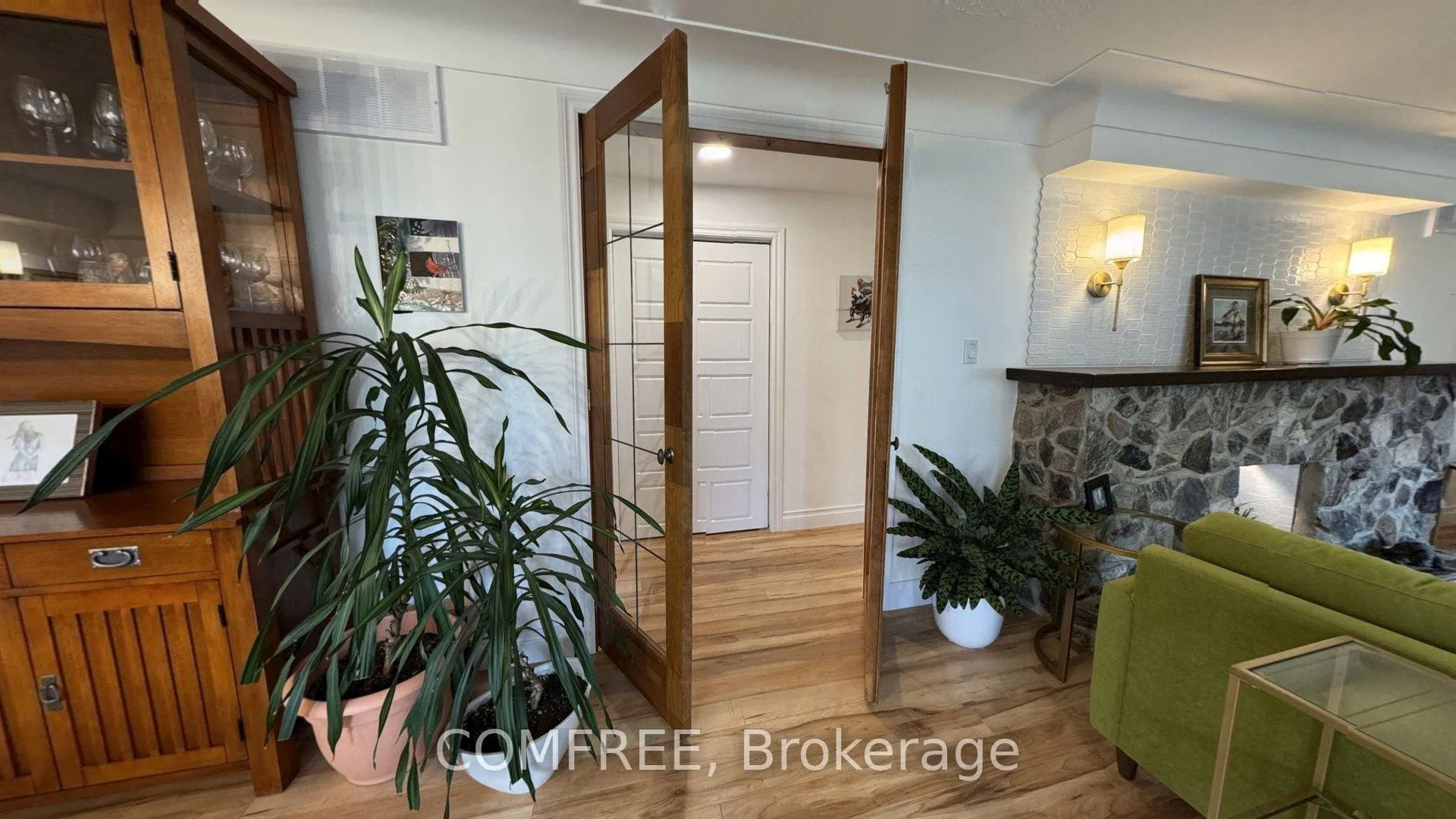 Photo 15 of 21 Seacliff Drive W, Leamington — HOMEH