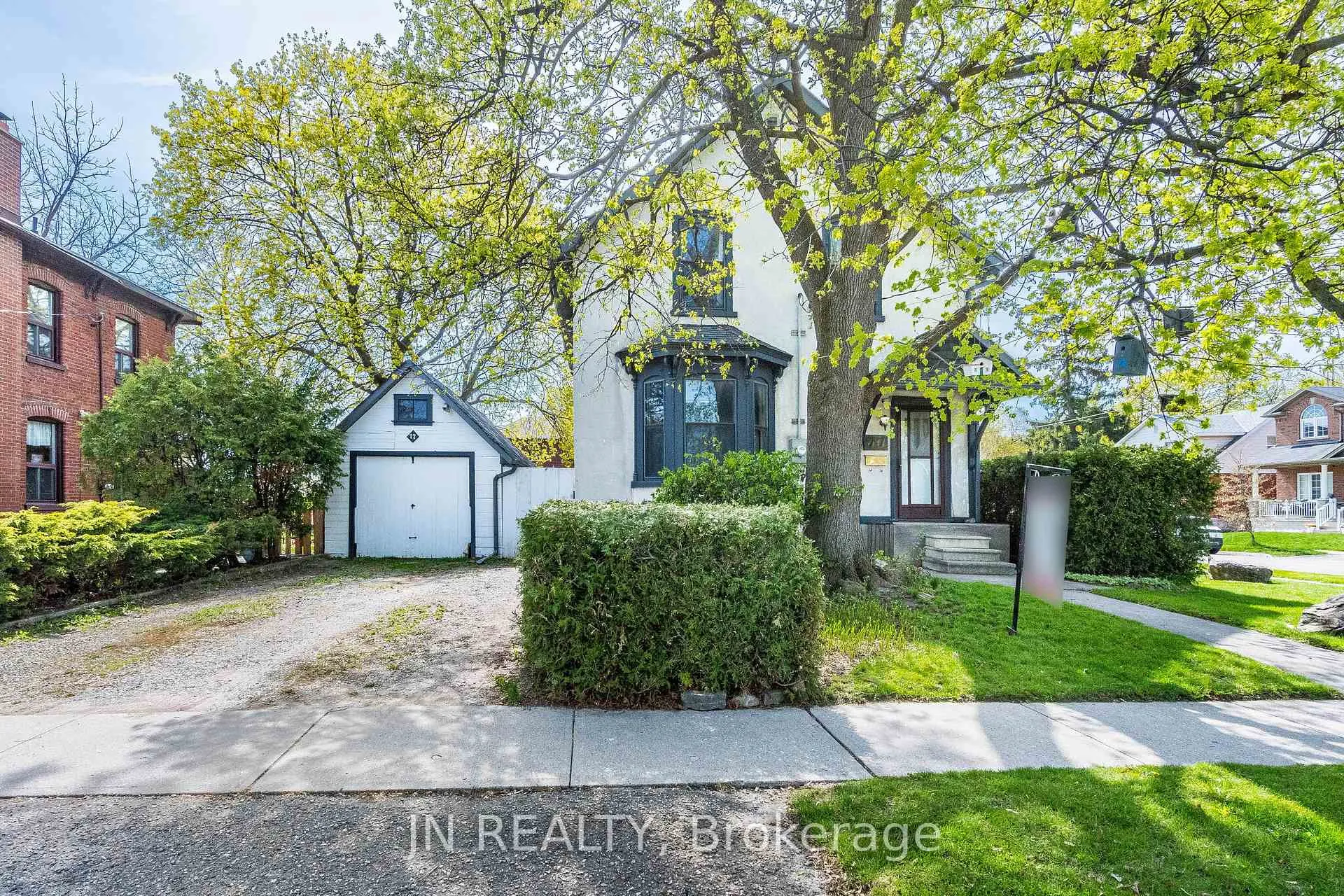 Photo 3 of 77 Nelson Street W, Brampton, Downtown Brampton — HOMEH