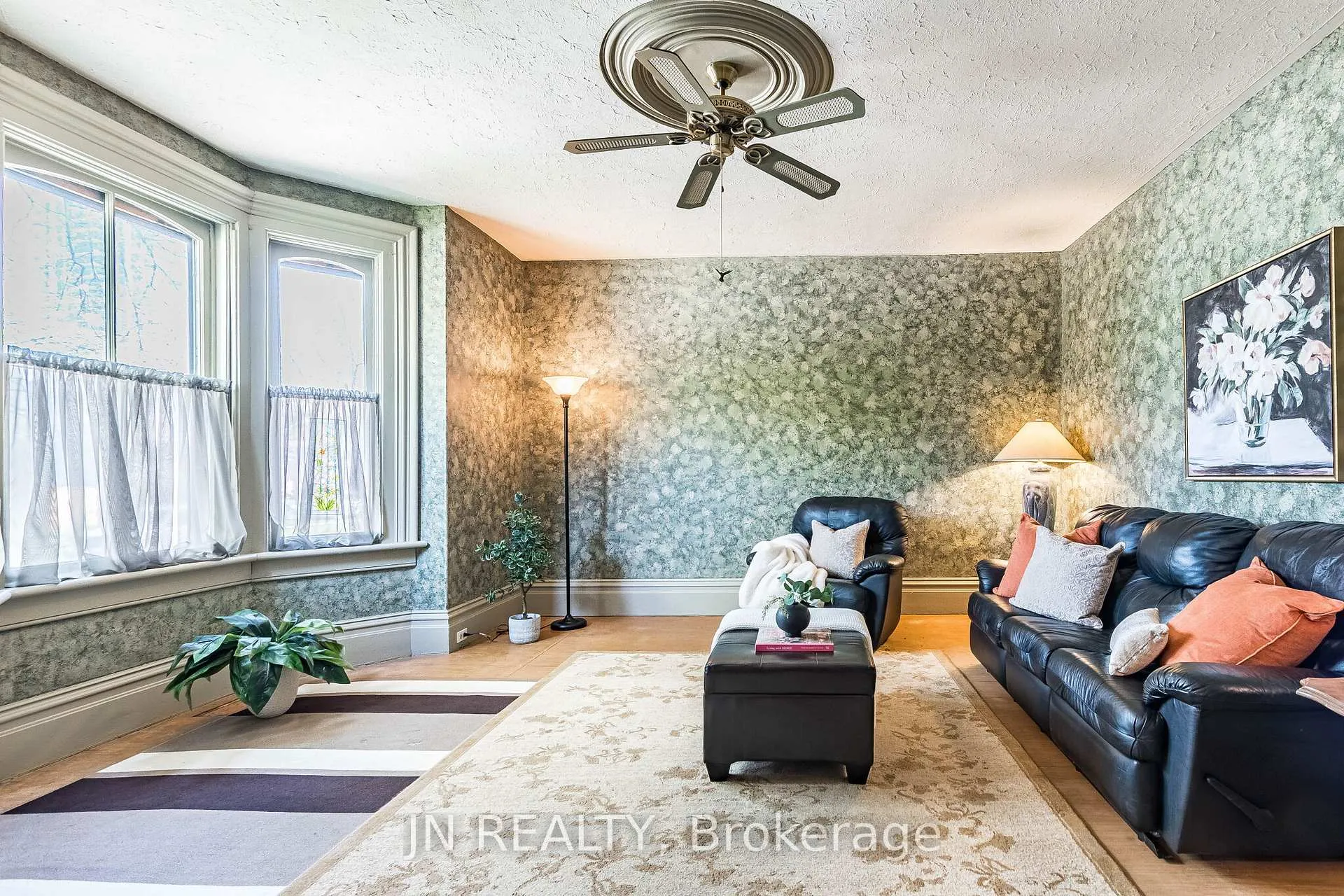 Photo 6 of 77 Nelson Street W, Brampton, Downtown Brampton — HOMEH