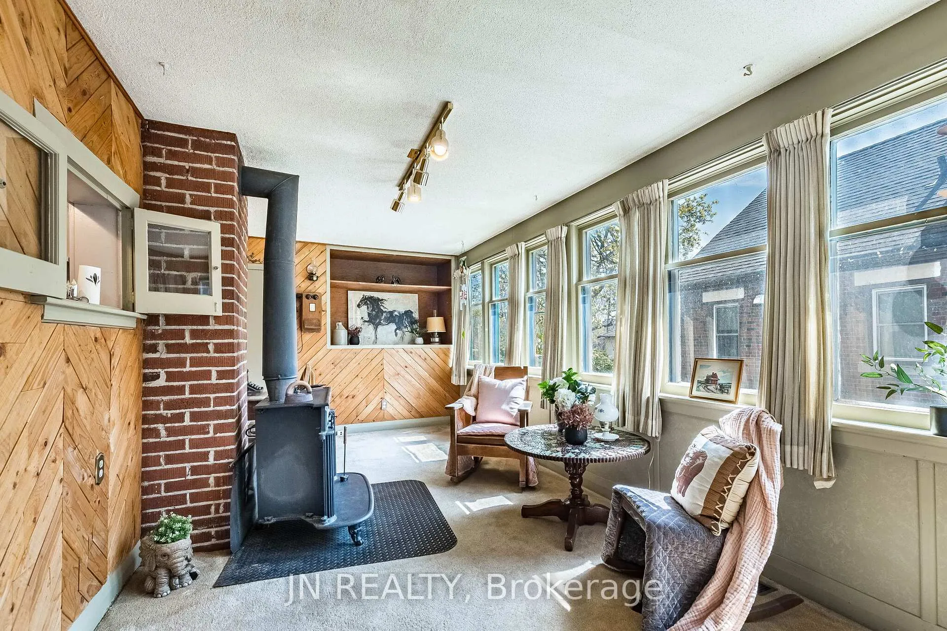 Photo 12 of 77 Nelson Street W, Brampton, Downtown Brampton — HOMEH