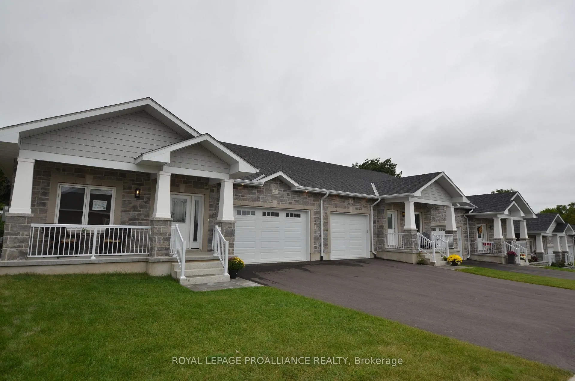Photo 1 of 31 Douglas Marshall Crescent, Brockville — HOMEH