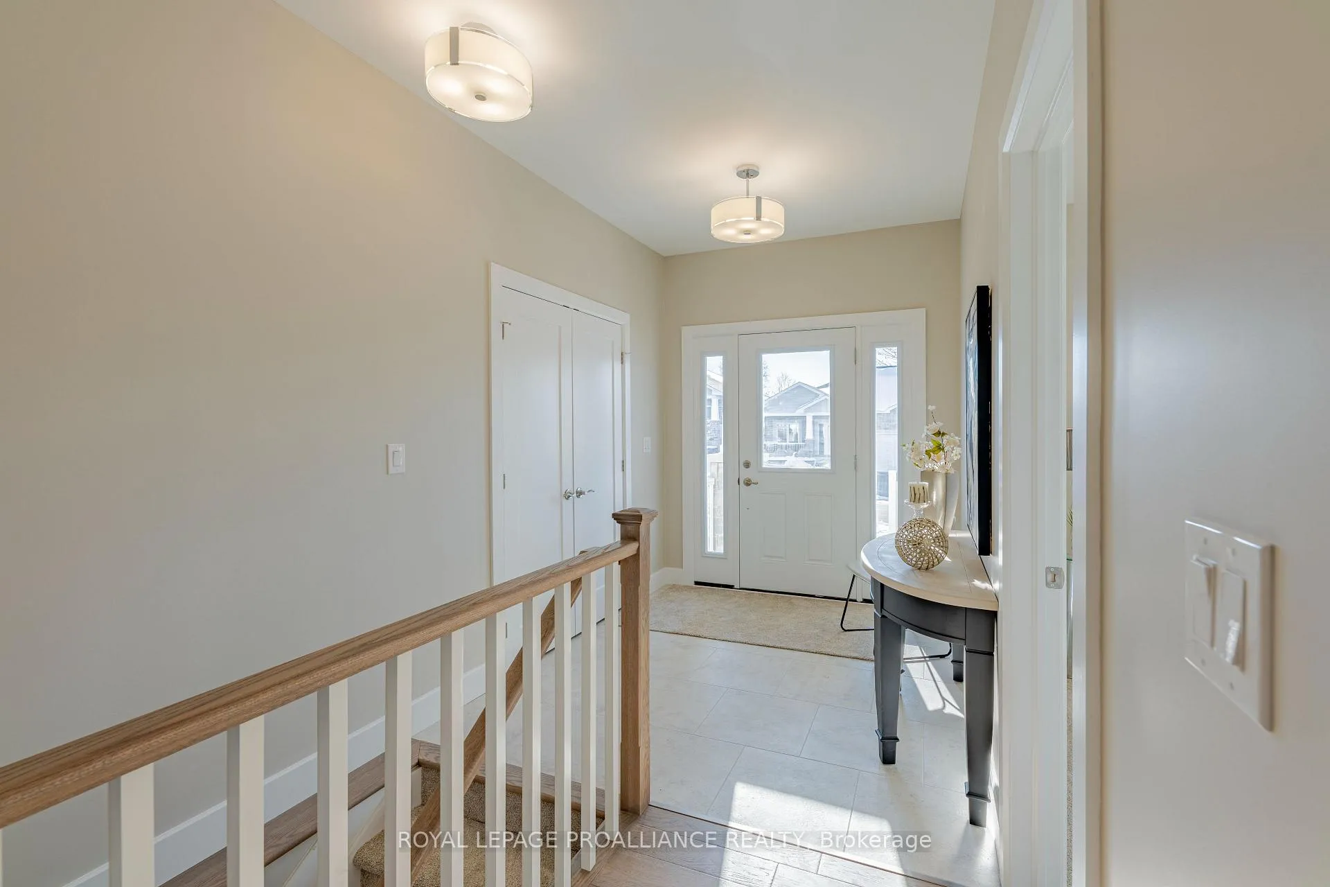 Photo 2 of 31 Douglas Marshall Crescent, Brockville — HOMEH