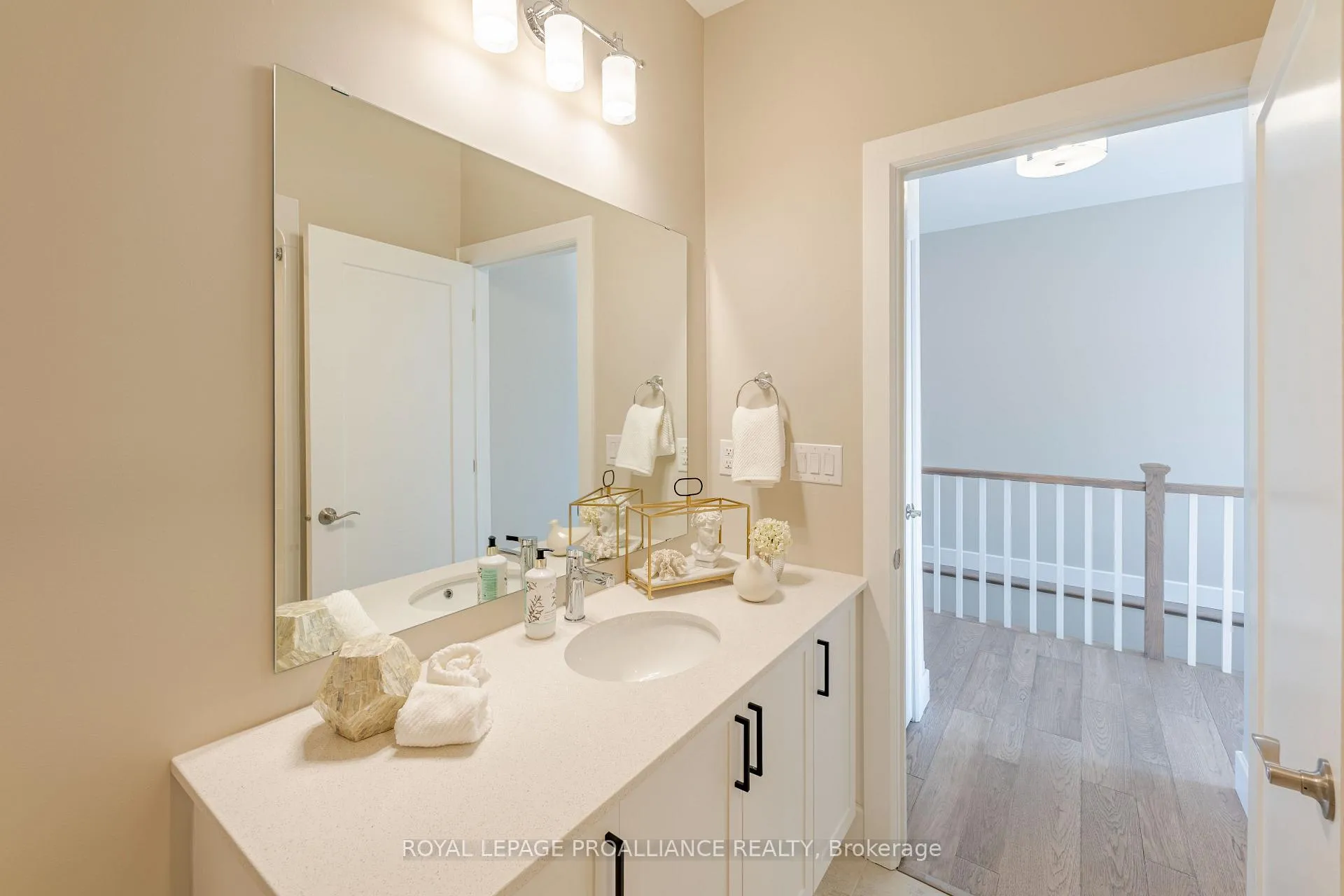 Photo 6 of 31 Douglas Marshall Crescent, Brockville — HOMEH