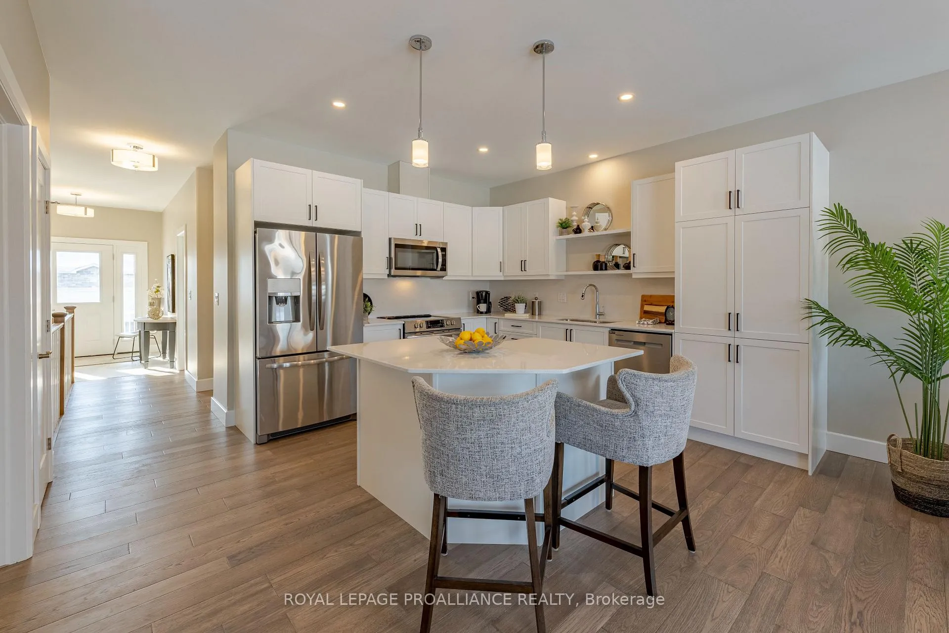 Photo 7 of 31 Douglas Marshall Crescent, Brockville — HOMEH