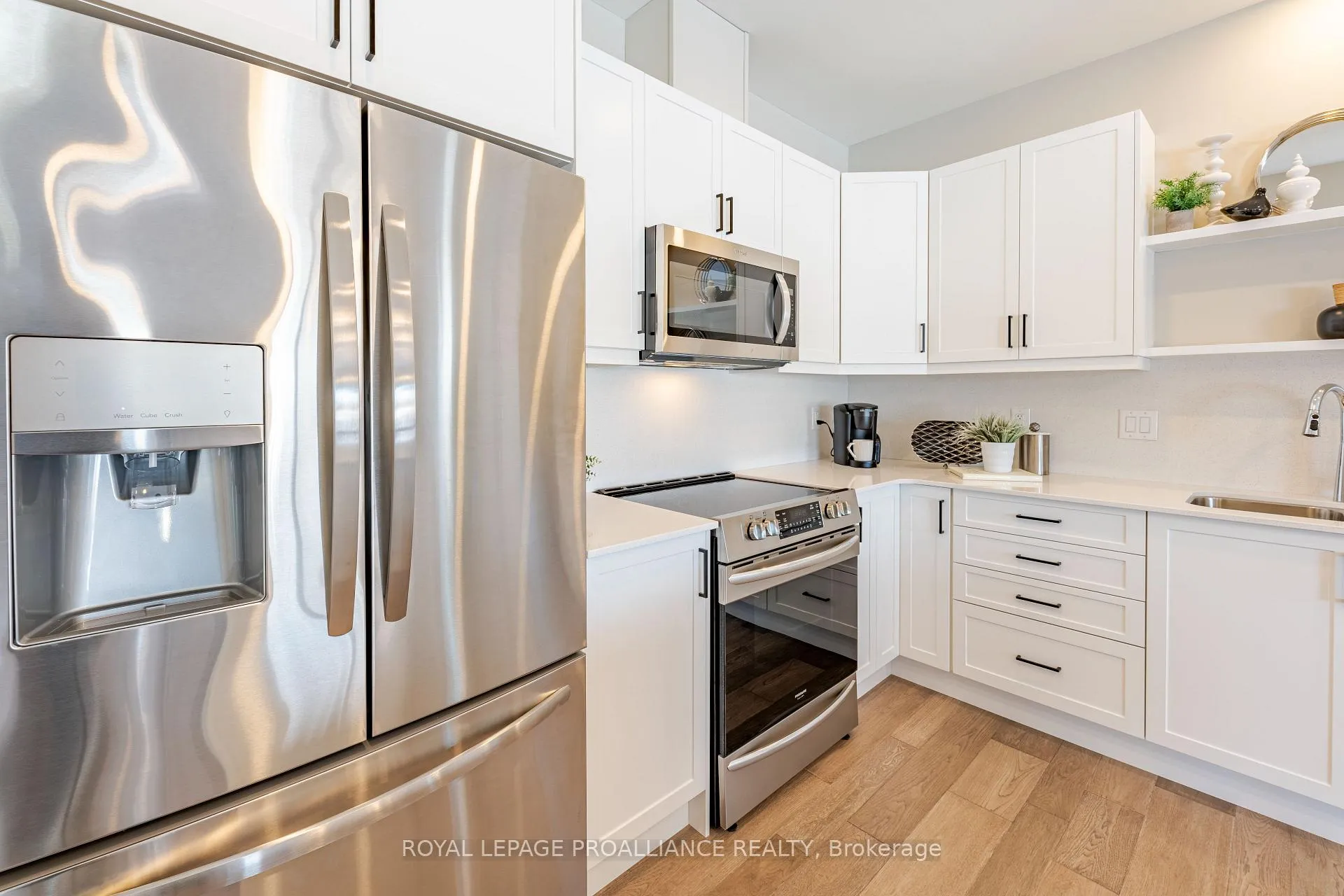 Photo 9 of 31 Douglas Marshall Crescent, Brockville — HOMEH