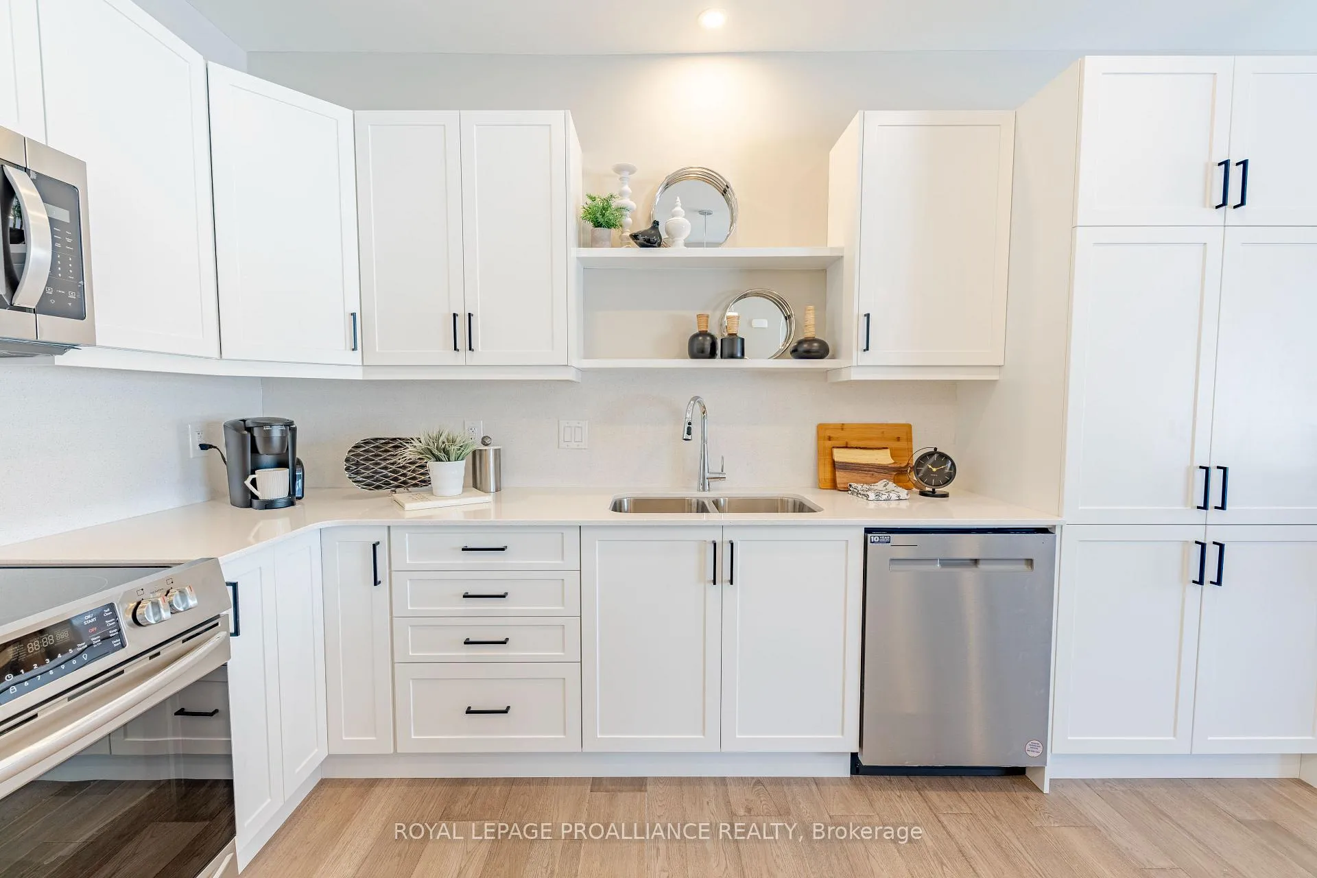 Photo 10 of 31 Douglas Marshall Crescent, Brockville — HOMEH