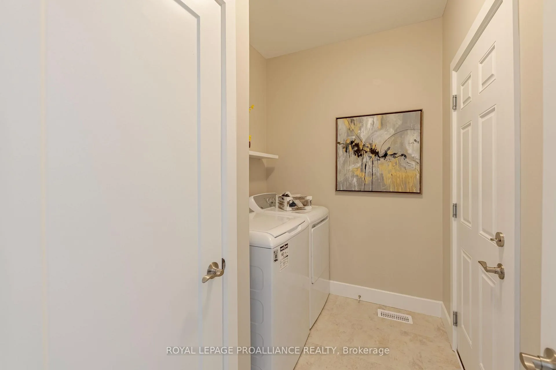 Photo 27 of 31 Douglas Marshall Crescent, Brockville — HOMEH