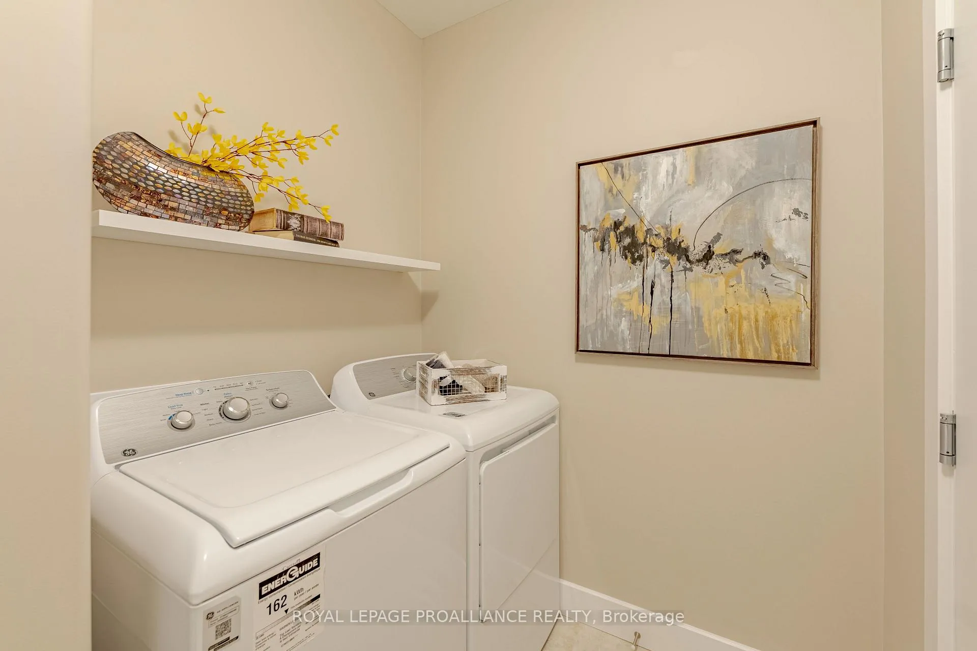 Photo 28 of 31 Douglas Marshall Crescent, Brockville — HOMEH