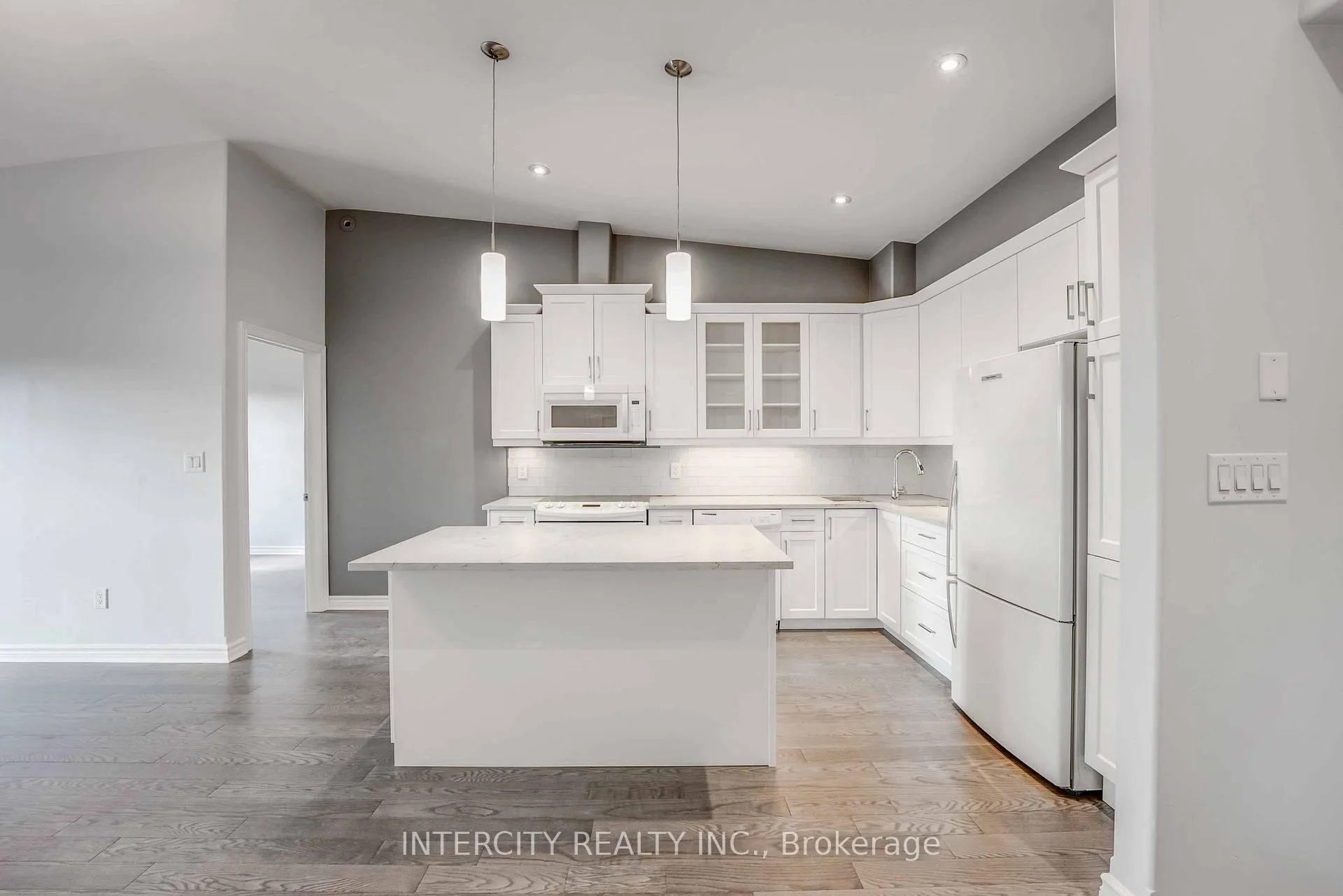 Photo 9 of Unit 306, 6928 Ailanthus Avenue E, Niagara Falls, Arad/Fallsview — HOMEH