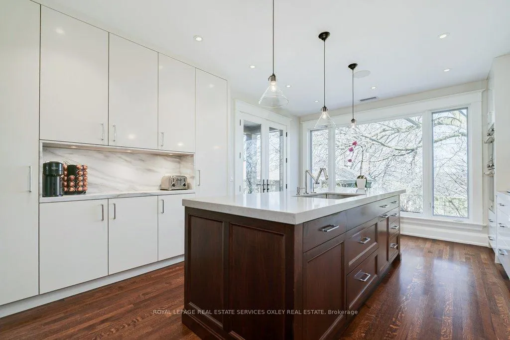 Photo 10 of 45 Thorncliffe Avenue, Toronto, Playter Estates-Danforth — HOMEH
