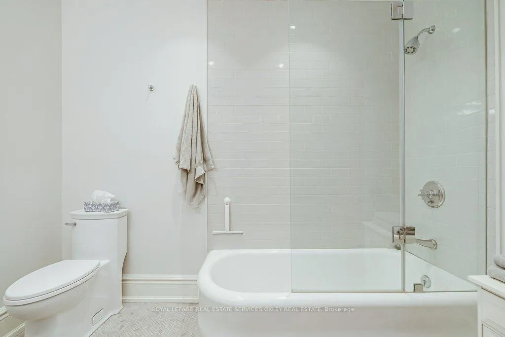 Photo 28 of 45 Thorncliffe Avenue, Toronto, Playter Estates-Danforth — HOMEH