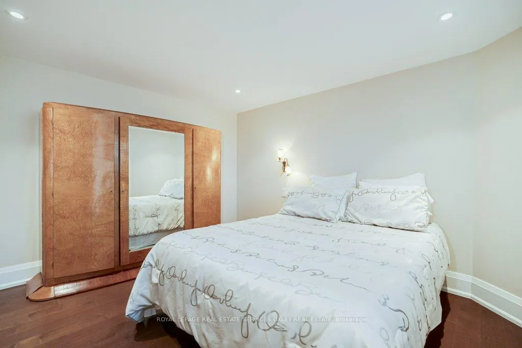 Photo 34 of 45 Thorncliffe Avenue, Toronto, Playter Estates-Danforth — HOMEH