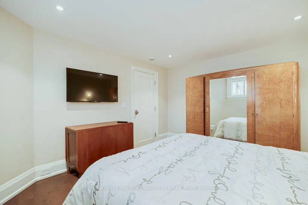 Photo 35 of 45 Thorncliffe Avenue, Toronto, Playter Estates-Danforth — HOMEH