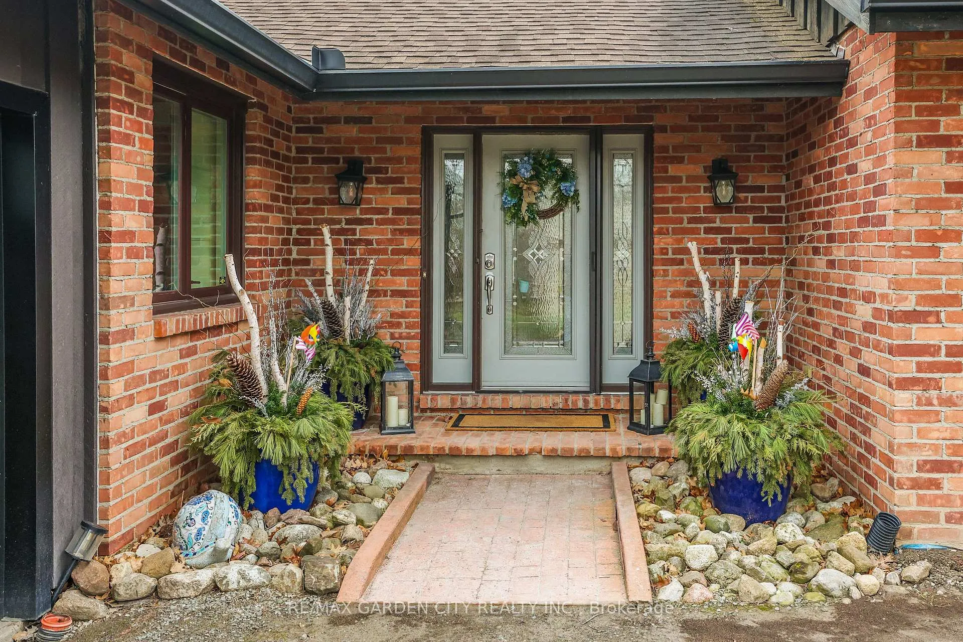 Photo 3 of 51 Park Road S, Grimsby, Grimsby West — HOMEH