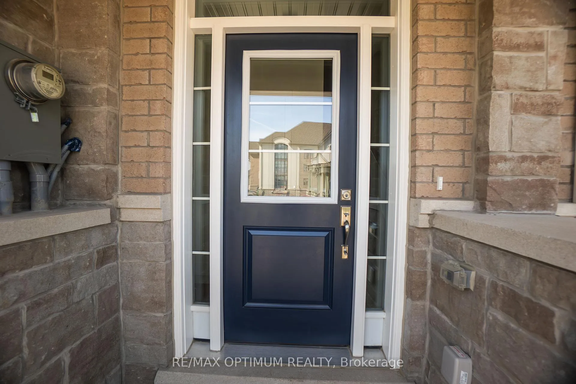Photo 3 of 46 Bermondsey Way, Brampton, Bram West — HOMEH