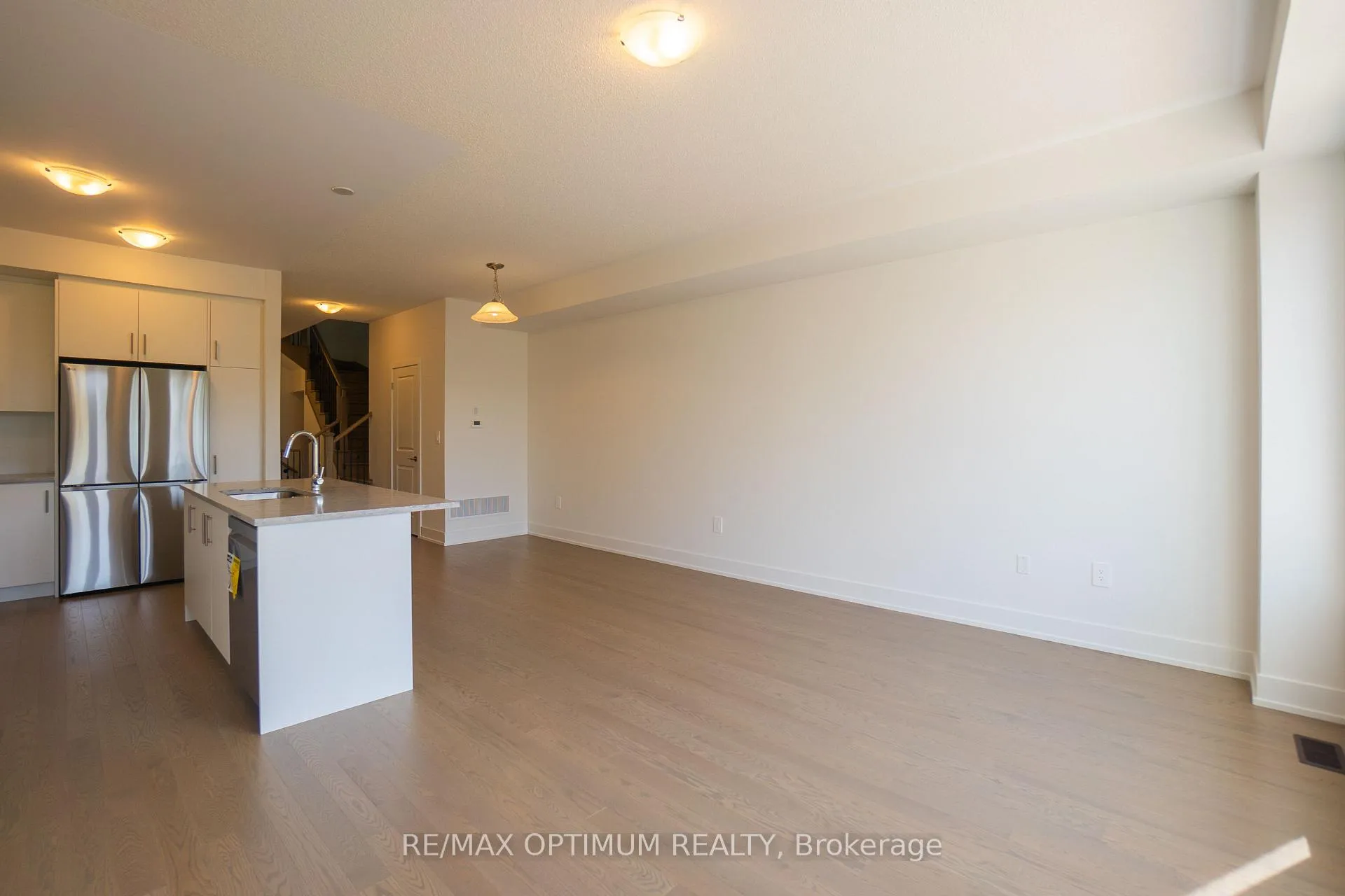 Photo 5 of 46 Bermondsey Way, Brampton, Bram West — HOMEH