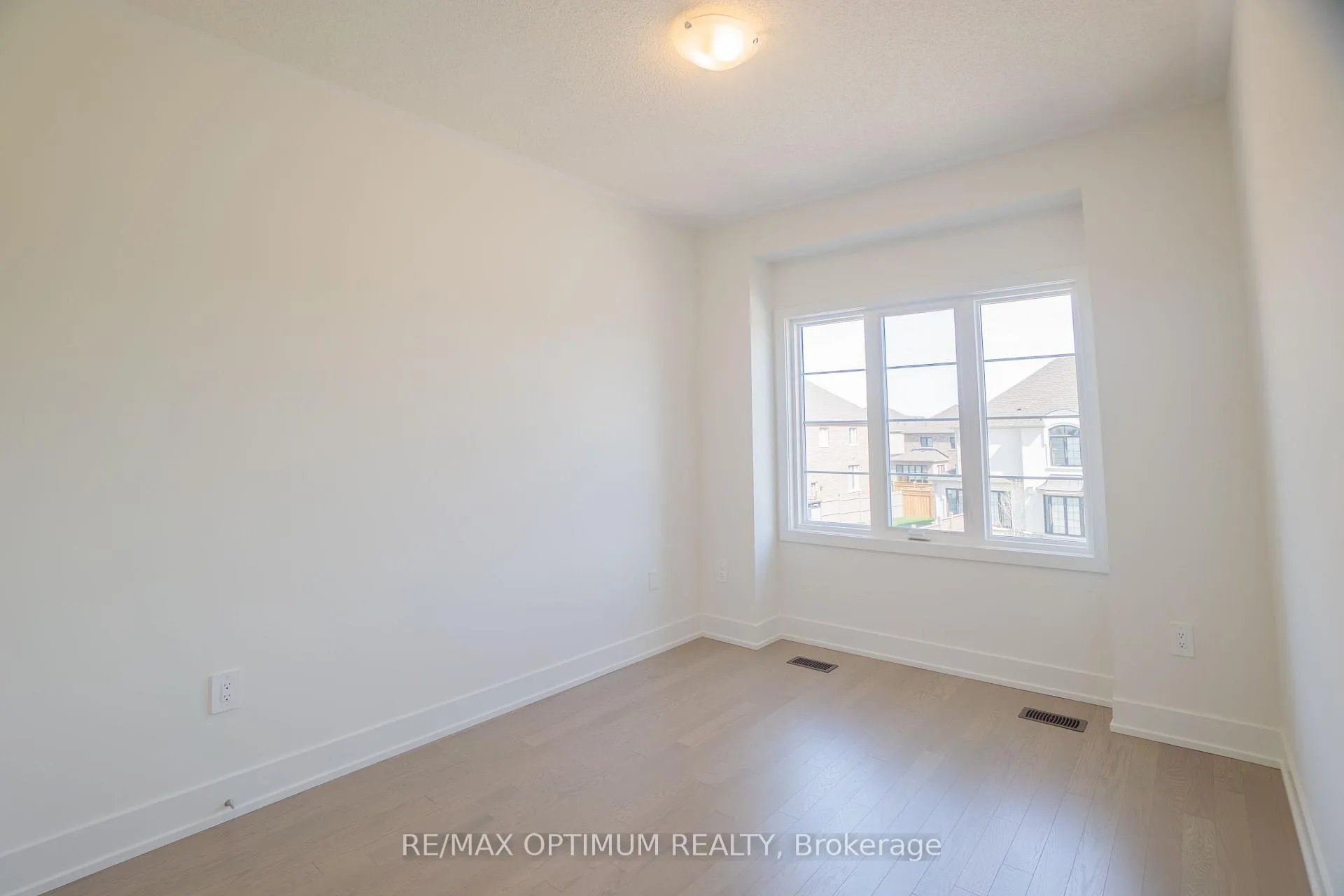Photo 10 of 46 Bermondsey Way, Brampton, Bram West — HOMEH