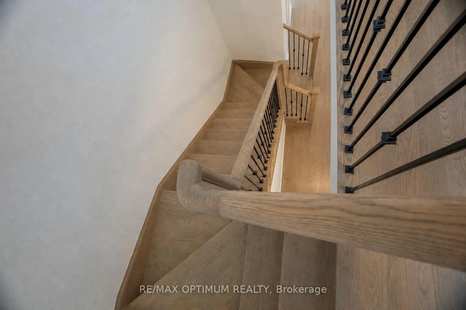 Photo 14 of 46 Bermondsey Way, Brampton, Bram West — HOMEH